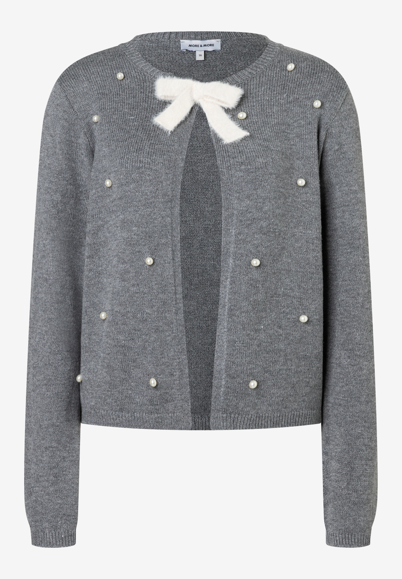 Ein grauer MORE & MORE Feinstrick-Cardigan mit Schleife und aufgenähten Perlen. Ein grauer MORE & MORE Feinstrick-Cardigan mit Schleife und aufgenähten Perlen.