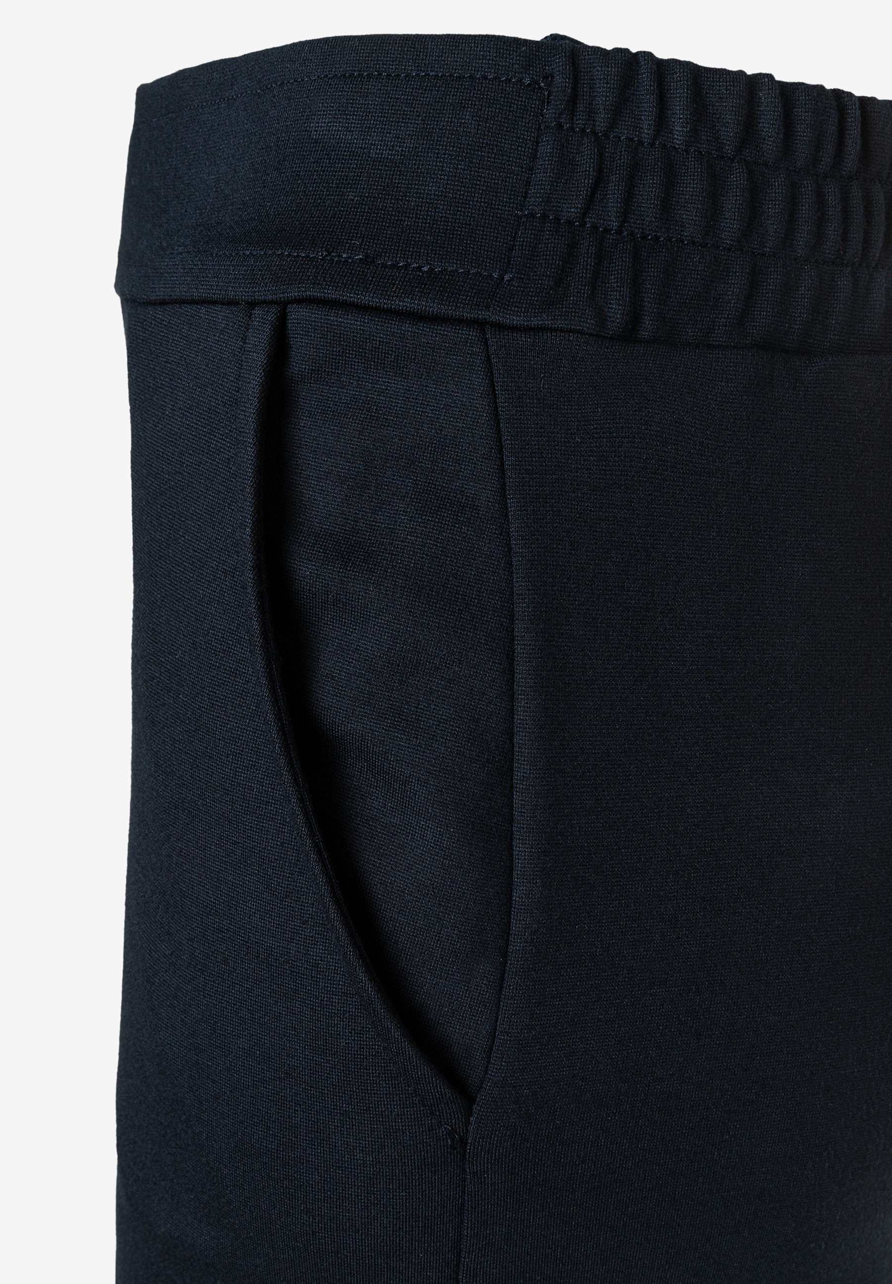 MORE & MORE Jeans aus Jersey. Details: dunkelblaue, elastische Hose mit Gummizug, vertikalen Nähten und Seitennahttaschen. MORE & MORE Jeans aus Jersey. Details: dunkelblaue, elastische Hose mit Gummizug, vertikalen Nähten und Seitennahttaschen.