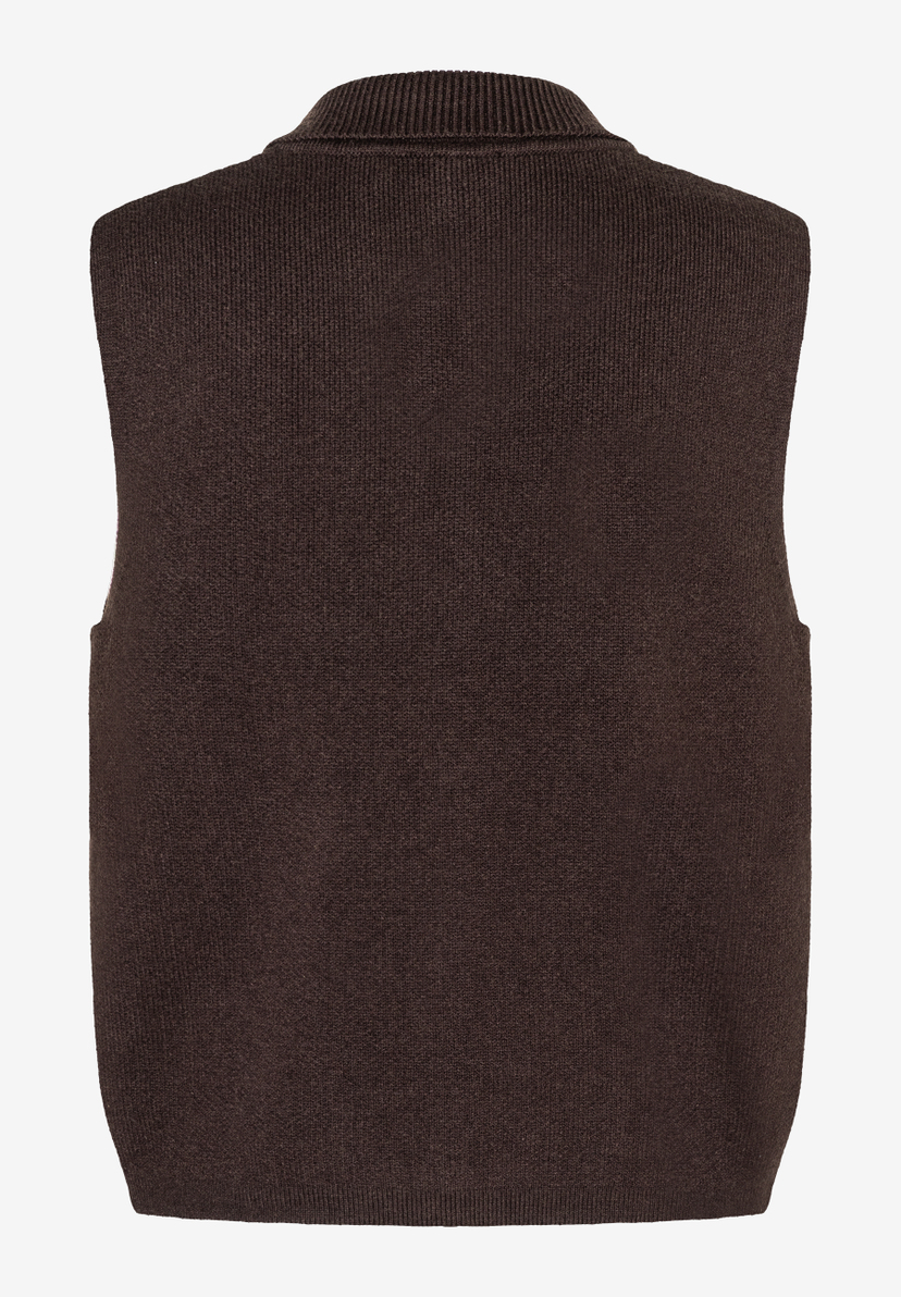Rückansicht eines ärmellosen MORE & MORE Oberteils aus braunem Strick mit Stehkragen. Rückansicht eines ärmellosen MORE & MORE Oberteils aus braunem Strick mit Stehkragen.