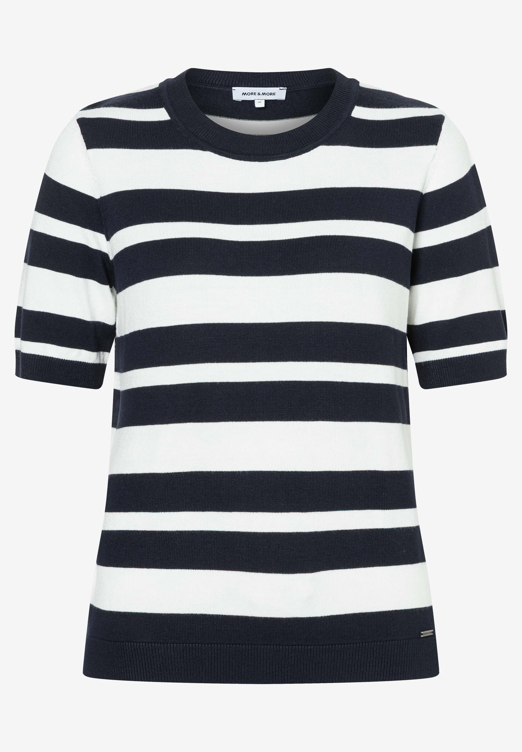 Ein MORE & MORE Feinstrick-Pullover mit blau-weißen Streifen und angenehmem Tragekomfort. Ein MORE & MORE Feinstrick-Pullover mit blau-weißen Streifen und angenehmem Tragekomfort.