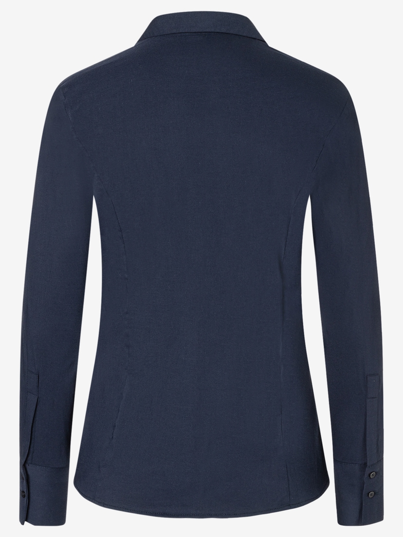 Die dunkelblaue Bluse von MORE & MORE hat lange Ärmel und eine taillierte Passform. Die dunkelblaue Bluse von MORE & MORE hat lange Ärmel und eine taillierte Passform.