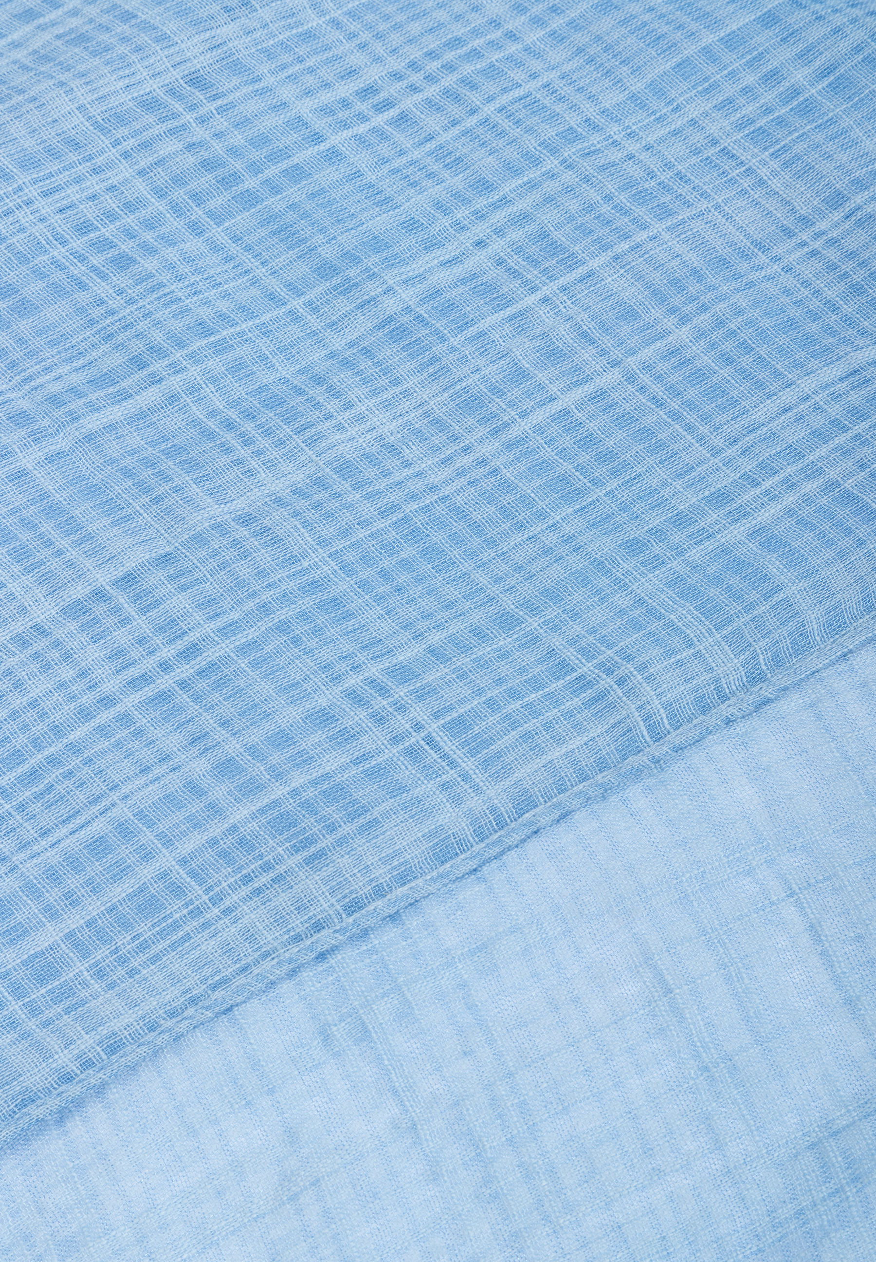 Nahaufnahme eines hellblauen MORE & MORE Accessoires mit feinem Webmuster.