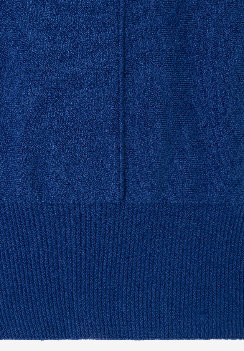 MORE & MORE Feinstrick-Pullover in intensivem Blau, mit Rippstrick-Details am Saum. Angenehmer Tragekomfort. MORE & MORE Feinstrick-Pullover in intensivem Blau, mit Rippstrick-Details am Saum. Angenehmer Tragekomfort.