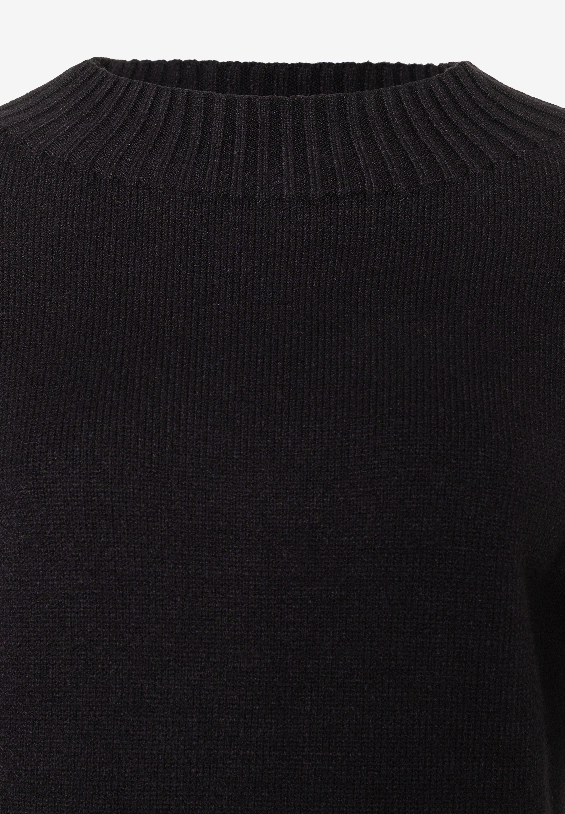 Nahaufnahme von MORE & MORE Strickware. Angenehm und elastisch. Nahaufnahme von MORE & MORE Strickware. Angenehm und elastisch.