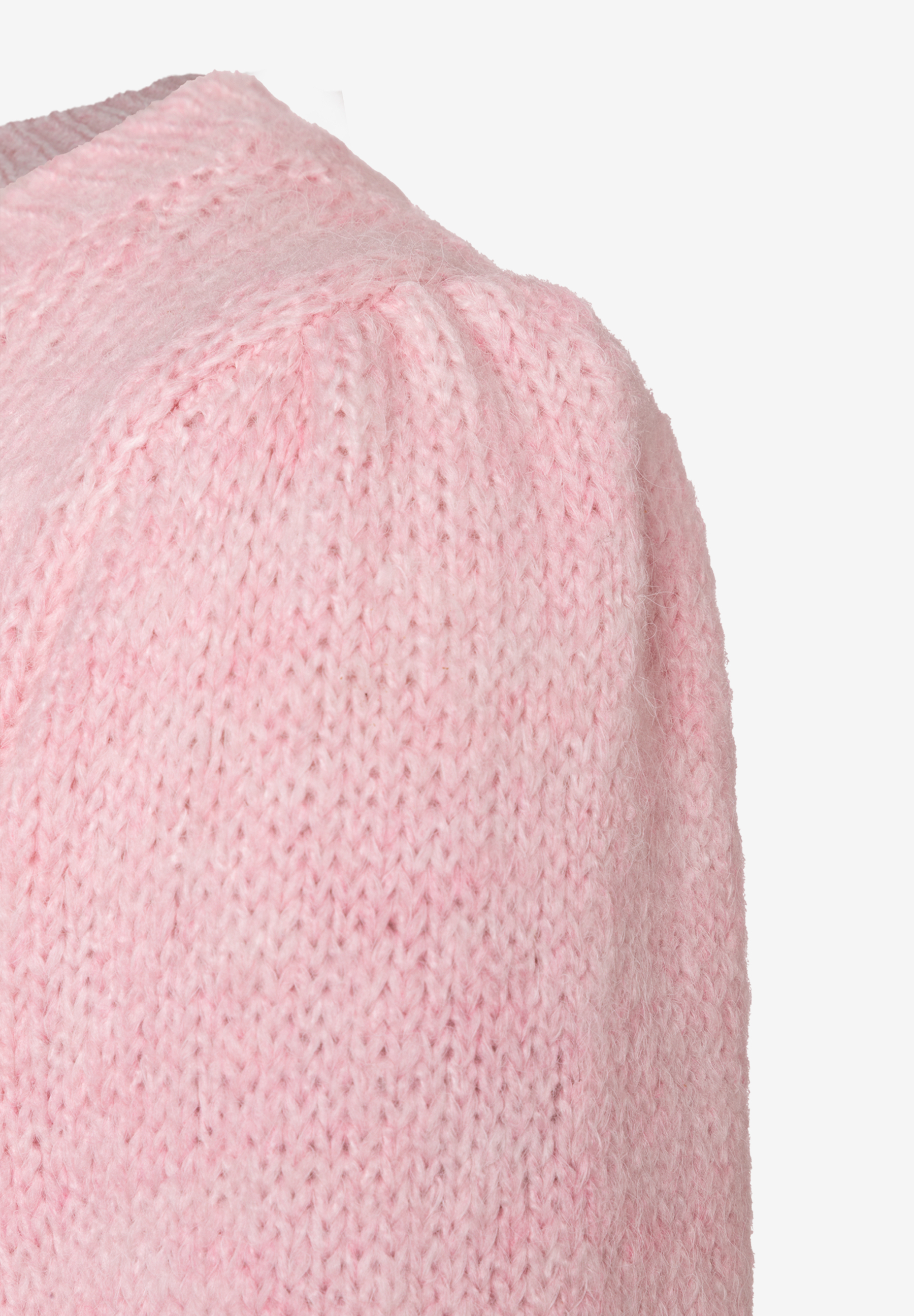 Detailaufnahme eines rosa Strickpullovers von MORE & MORE mit angenehmem Tragekomfort und leichtem, elastischem Material. Detailaufnahme eines rosa Strickpullovers von MORE & MORE mit angenehmem Tragekomfort und leichtem, elastischem Material.