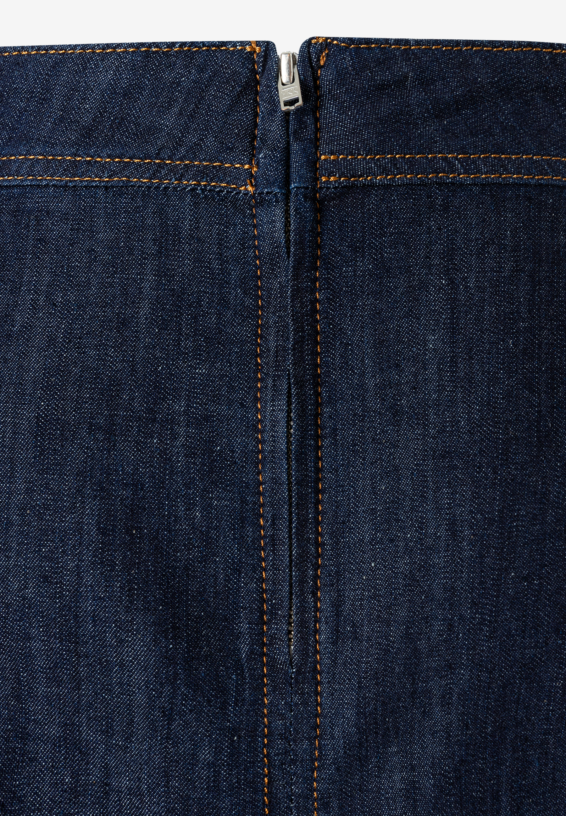 MORE & MORE Damen-Denim-Rock: Dunkelblauer, hautfreundlicher Rock mit dezentem Reißverschluss, für bequemen Tragekomfort. MORE & MORE Damen-Denim-Rock: Dunkelblauer, hautfreundlicher Rock mit dezentem Reißverschluss, für bequemen Tragekomfort.