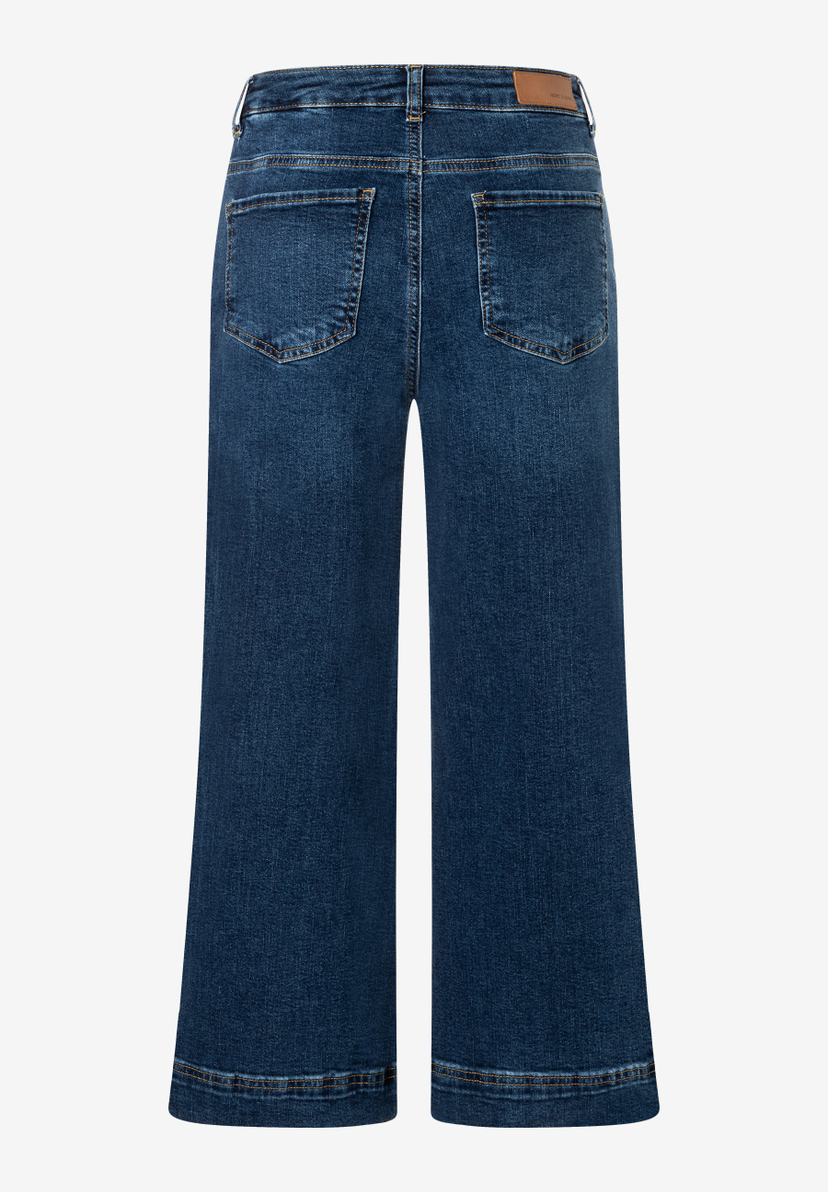 MORE & MORE Damen-Jeans aus Denim, mit weitem Bein und Gesäßtaschen, von hinten fotografiert. MORE & MORE Damen-Jeans aus Denim, mit weitem Bein und Gesäßtaschen, von hinten fotografiert.