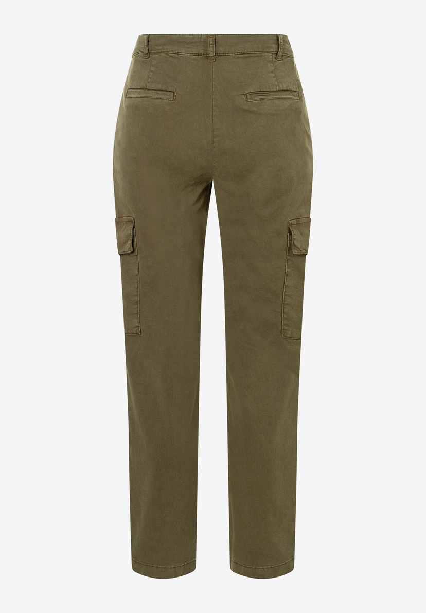 Eine MORE & MORE Denim-Hose in Khaki mit aufgesetzten Taschen und Stretch-Material.