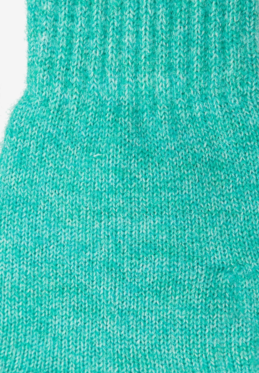Nahaufnahme von MORE & MORE Handschuhen, helltürkis gestrickt. Nahaufnahme von MORE & MORE Handschuhen, helltürkis gestrickt.