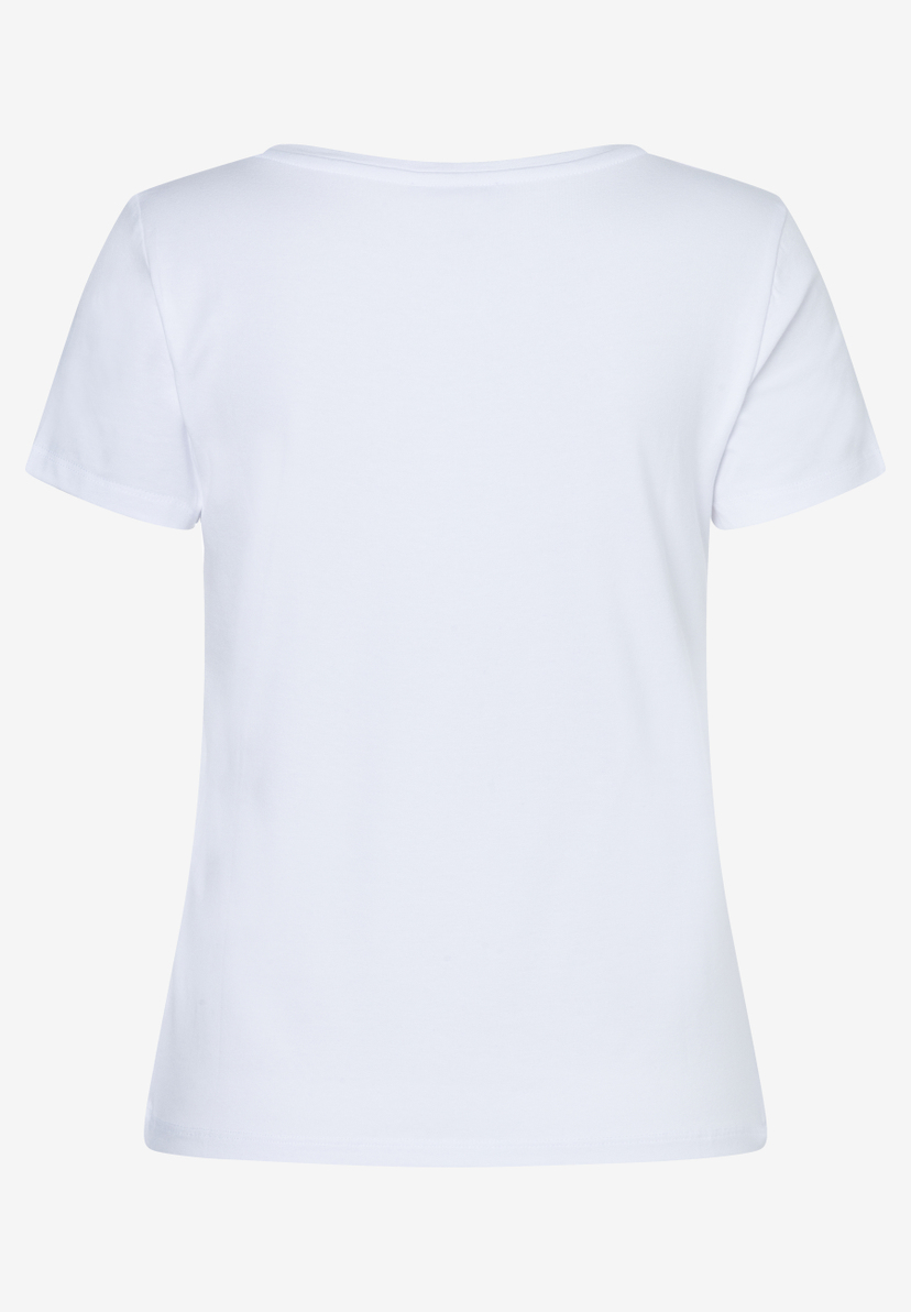Ein weißes T-Shirt von MORE & MORE, aus Jersey und mit kurzem Arm, liegt auf hellem Grund. Ein weißes T-Shirt von MORE & MORE, aus Jersey und mit kurzem Arm, liegt auf hellem Grund.