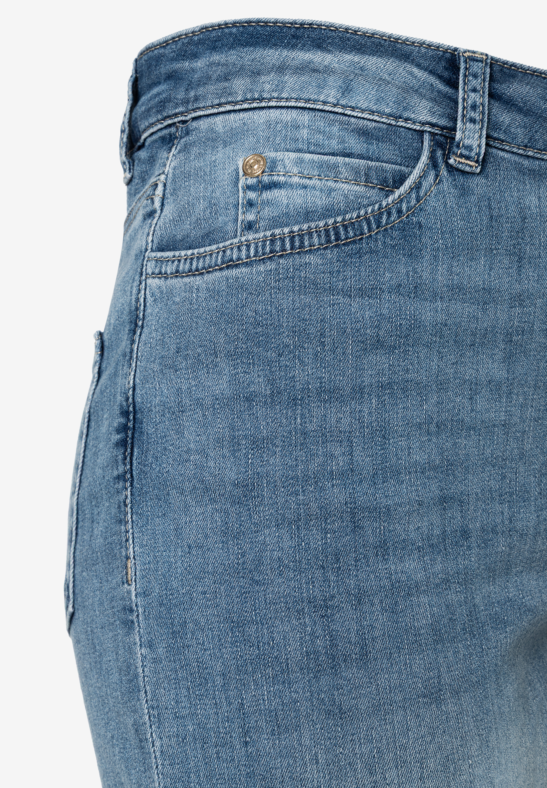 Nahaufnahme von MORE & MORE Jeans mit Knopfverschluss Nahaufnahme von MORE & MORE Jeans mit Knopfverschluss