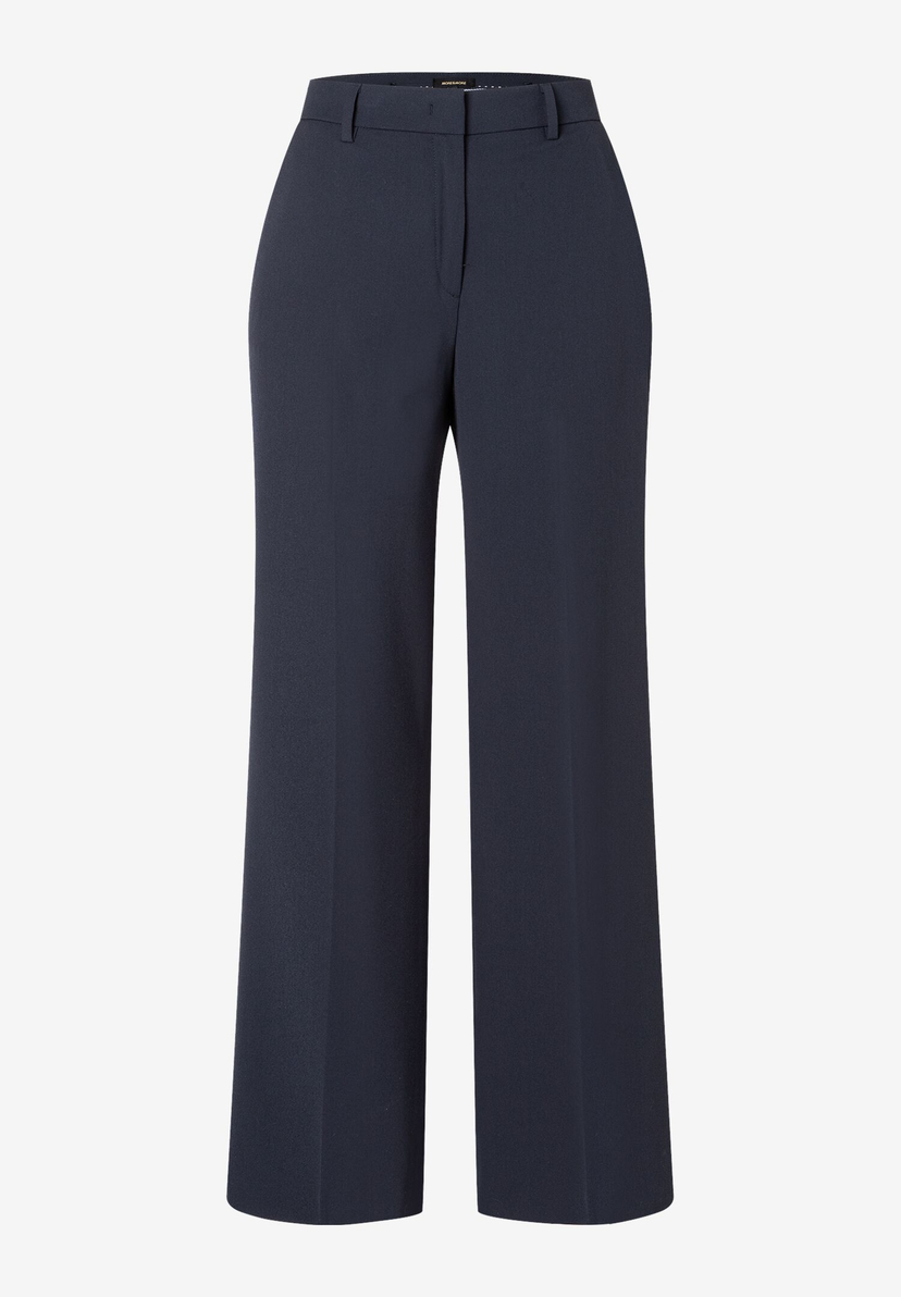 Eine dunkelblaue MORE & MORE Stretch-Gabardine Hose, aufrecht stehend vor einem neutralen Hintergrund. Eine dunkelblaue MORE & MORE Stretch-Gabardine Hose, aufrecht stehend vor einem neutralen Hintergrund.