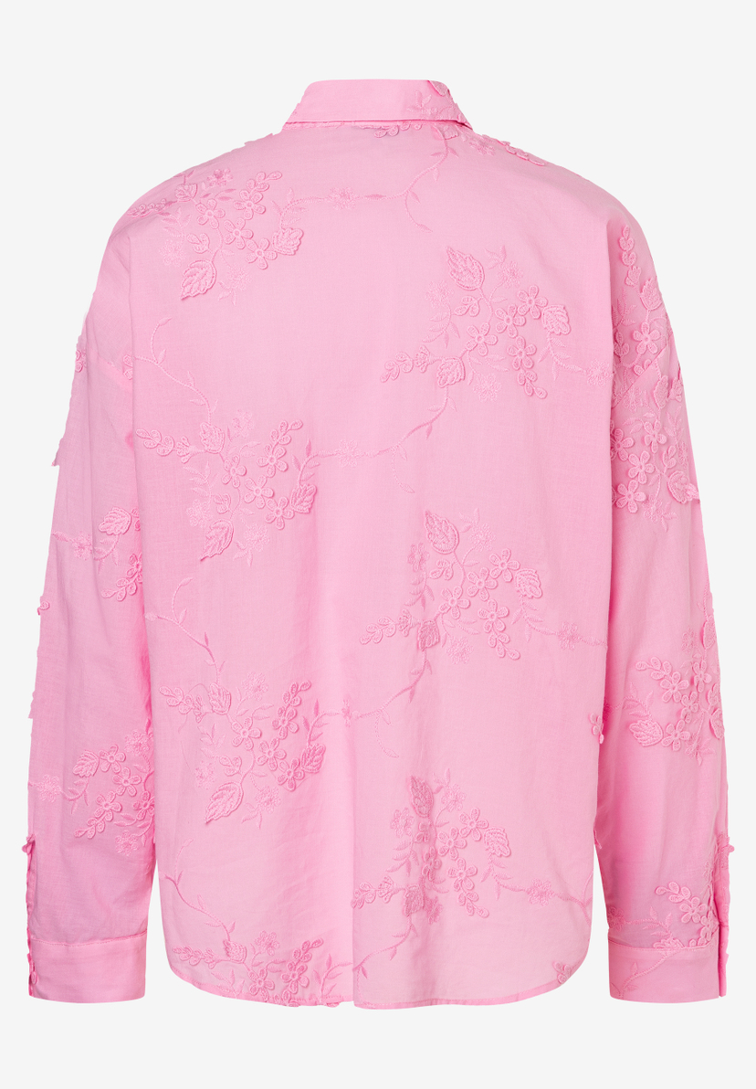 Rückansicht einer MORE & MORE Bluse in Pink mit floraler Stickerei. Rückansicht einer MORE & MORE Bluse in Pink mit floraler Stickerei.