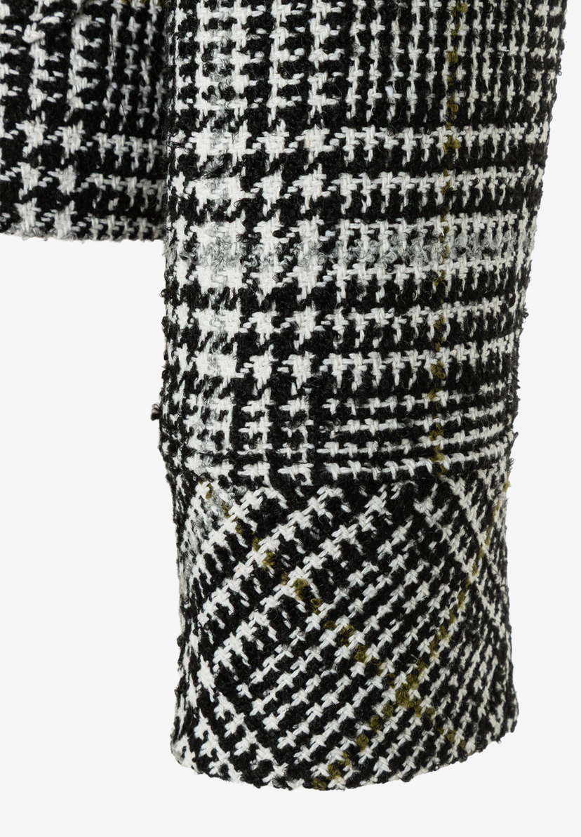 MORE & MORE Damen-Jacke mit Schwarz-weißem Hahnentrittmuster und subtilen olivgrünen Akzenten. MORE & MORE Damen-Jacke mit Schwarz-weißem Hahnentrittmuster und subtilen olivgrünen Akzenten.