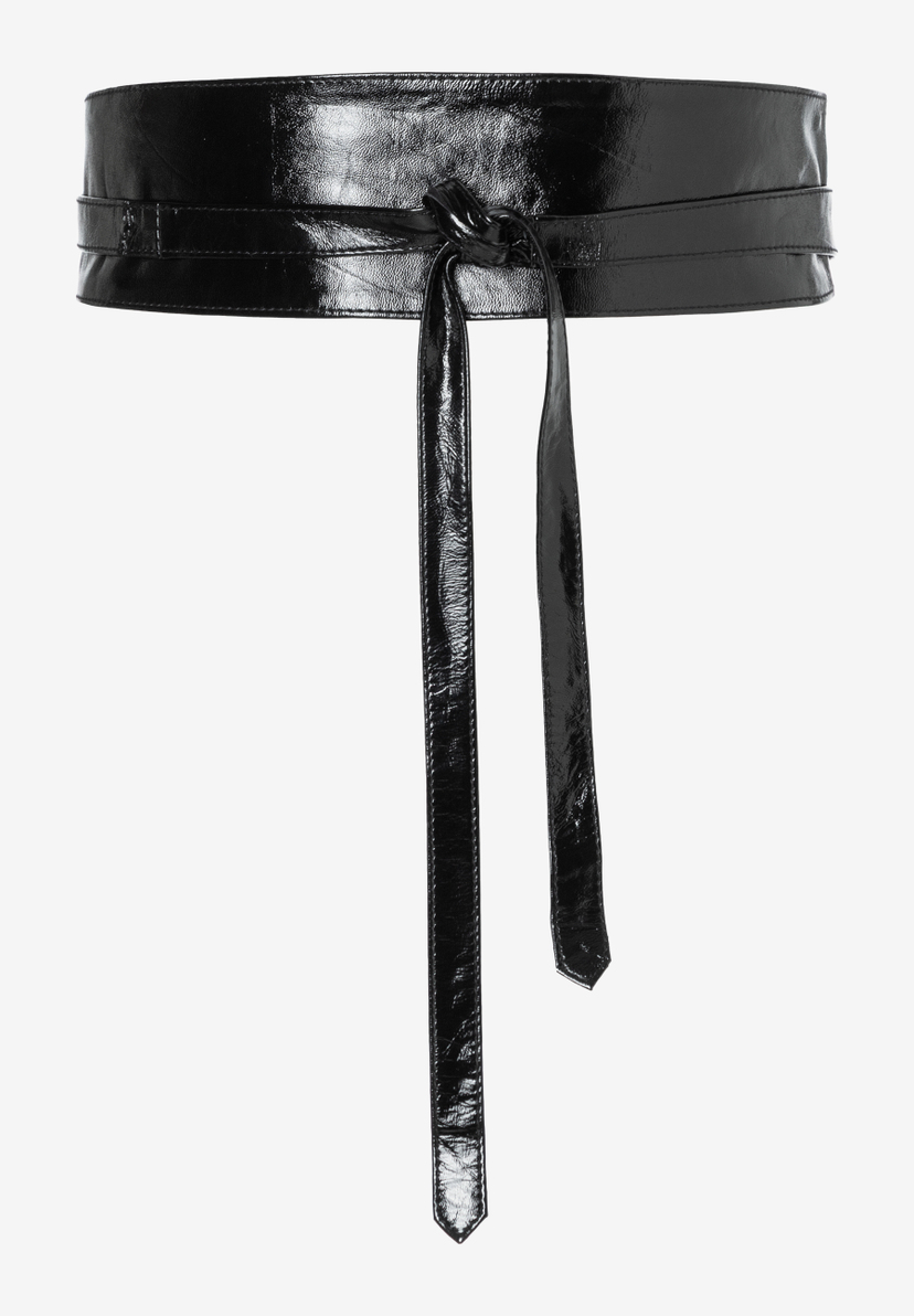 Glänzender, breiter schwarzer MORE & MORE Gürtel mit langen, schmalen Bändern zum Knoten.