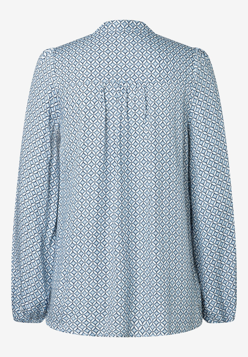 Eine MORE & MORE Bluse mit fließendem, blau-weißem Muster aus Viskose. Lange Ärmel. Eine MORE & MORE Bluse mit fließendem, blau-weißem Muster aus Viskose. Lange Ärmel.