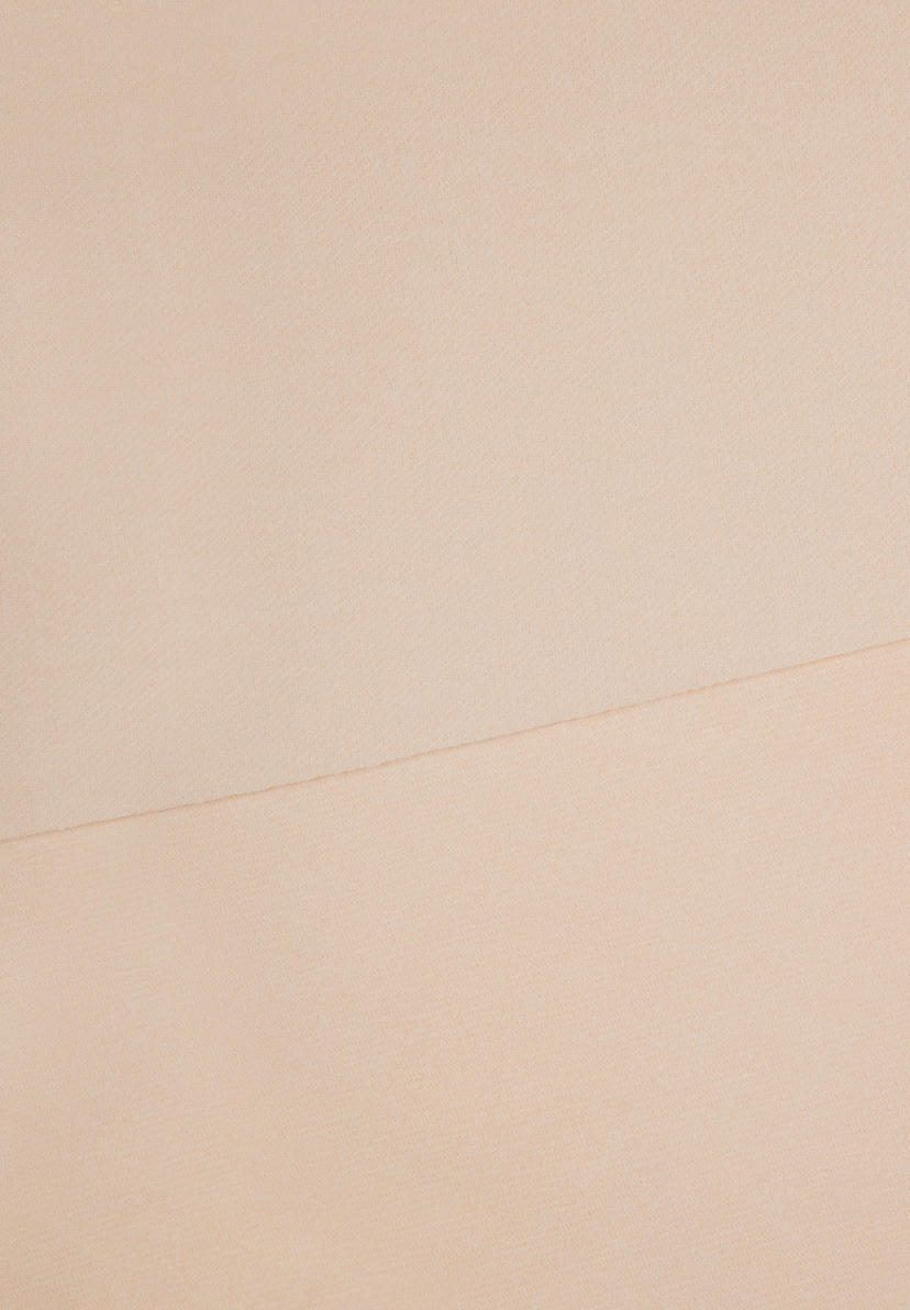 MORE & MORE Accessoires: Beige Textilfläche mit leichter Falte, strukturiertes Gewebe. MORE & MORE Accessoires: Beige Textilfläche mit leichter Falte, strukturiertes Gewebe.