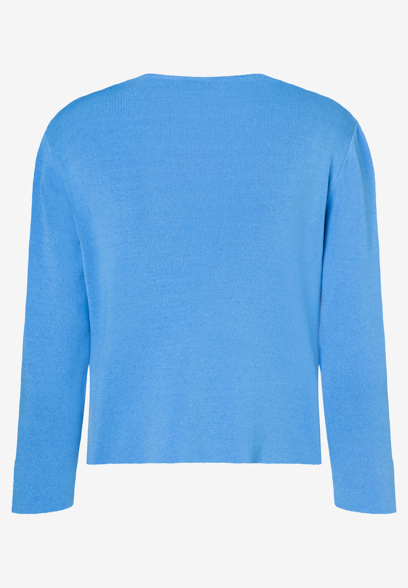 Ein hellblauer MORE & MORE Strickpullover mit langen Ärmeln, flach liegend. Ein hellblauer MORE & MORE Strickpullover mit langen Ärmeln, flach liegend.