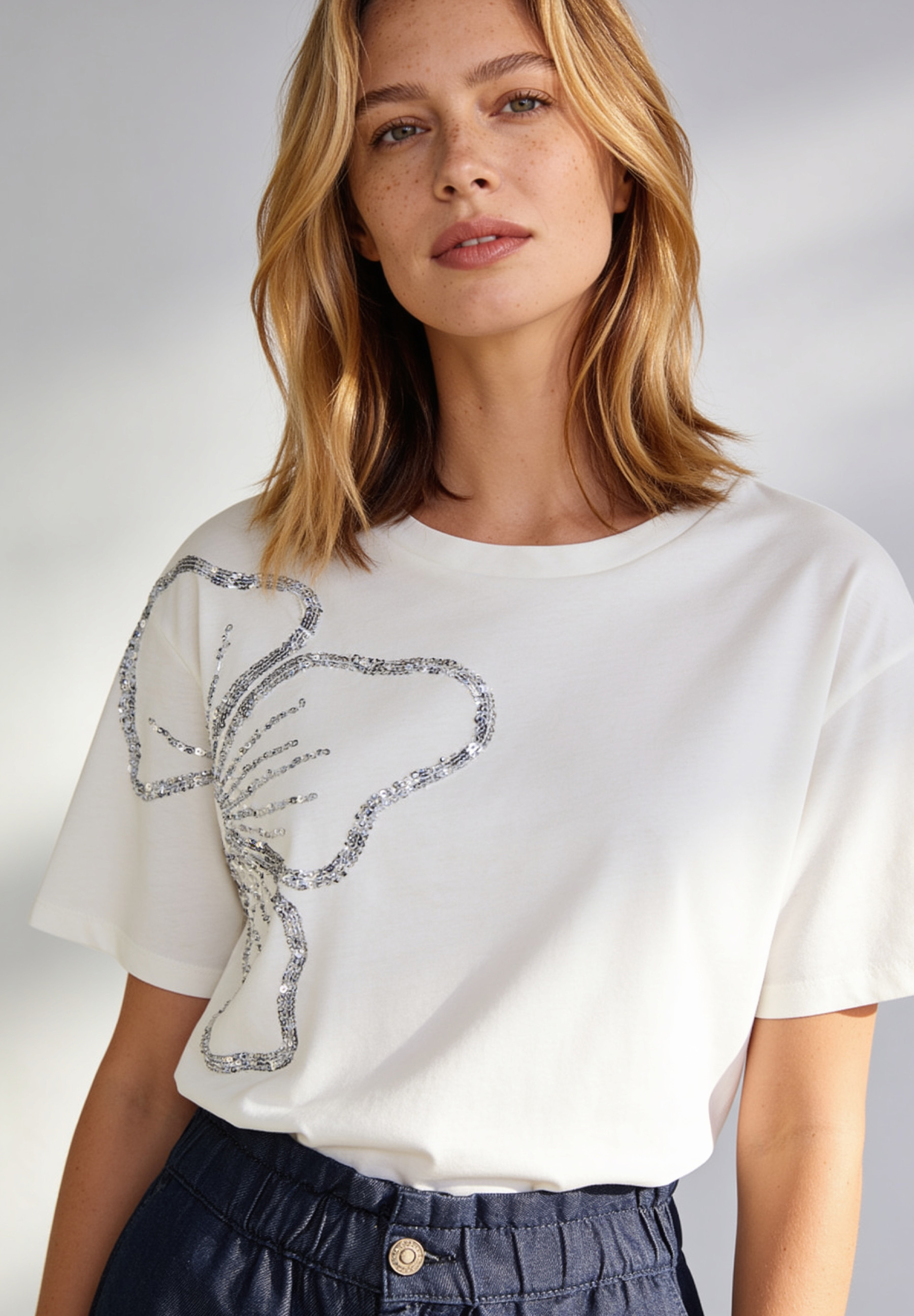 AI generated - MORE & MORE Jersey-T-Shirt mit Blümchen-Pailletten für Damen, hautfreundlich und elastisch