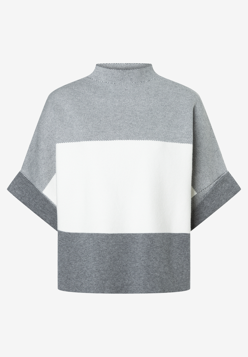 MORE & MORE Oberteil: Grauer, gestreifter Pullover mit Stehkragen & kurzen Ärmeln. Ein weißer Streifen verläuft horizontal in der Mitte. MORE & MORE Oberteil: Grauer, gestreifter Pullover mit Stehkragen & kurzen Ärmeln. Ein weißer Streifen verläuft horizontal in der Mitte.