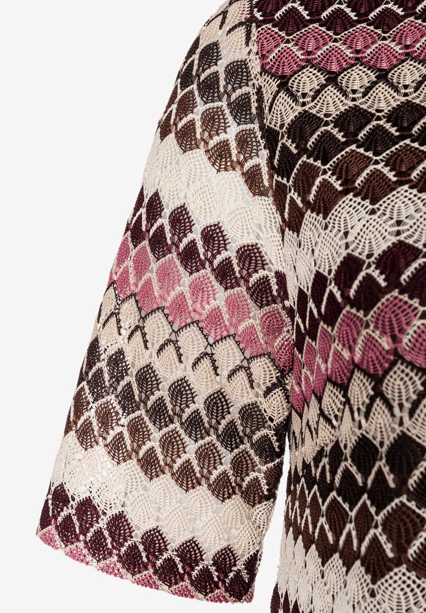 MORE & MORE Jacquard-Oberteil aus elastischem Jersey. Detailansicht des Oberteils mit Jacquard-Muster in Braun, Rosa & Beige. MORE & MORE Jacquard-Oberteil aus elastischem Jersey. Detailansicht des Oberteils mit Jacquard-Muster in Braun, Rosa & Beige.