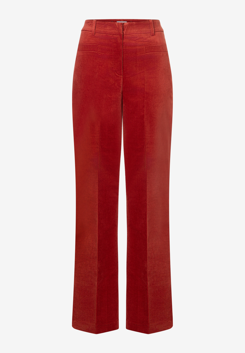 MORE & MORE Samtjeans in Rot, leichter Stretch, weicher Griff. Hoher Bund, gerade geschnitten, vorne durch Knopf und Reißverschluss geschlossen.