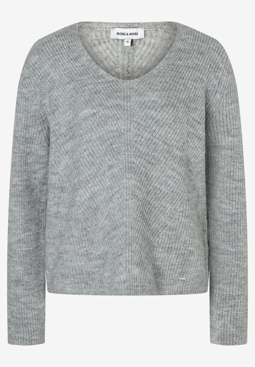 Ein grauer Rippstrick-Pullover von MORE & MORE mit V-Ausschnitt und langärmliger Silhouette. Ein grauer Rippstrick-Pullover von MORE & MORE mit V-Ausschnitt und langärmliger Silhouette.