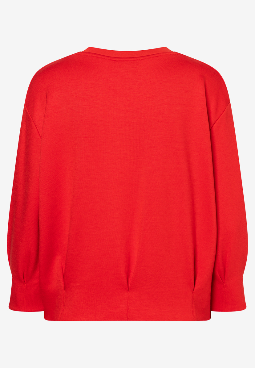 Ein rotes MORE & MORE Sweatshirt von hinten. Das Oberteil hat lange Ärmel und einen Rundhalsausschnitt. Ein rotes MORE & MORE Sweatshirt von hinten. Das Oberteil hat lange Ärmel und einen Rundhalsausschnitt.