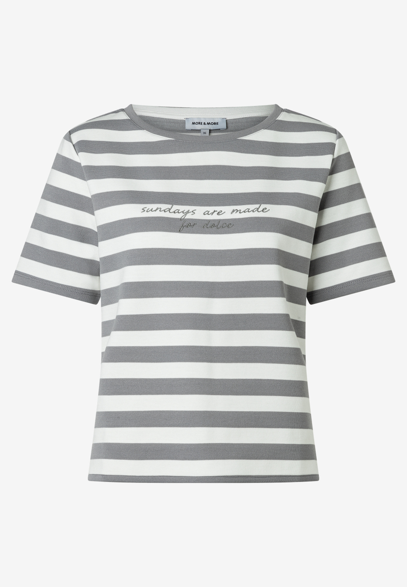Ein gestreiftes MORE & MORE T-Shirt mit kurzem Arm und Rundhalsausschnitt liegt vor einem weißen Hintergrund. Ein gestreiftes MORE & MORE T-Shirt mit kurzem Arm und Rundhalsausschnitt liegt vor einem weißen Hintergrund.