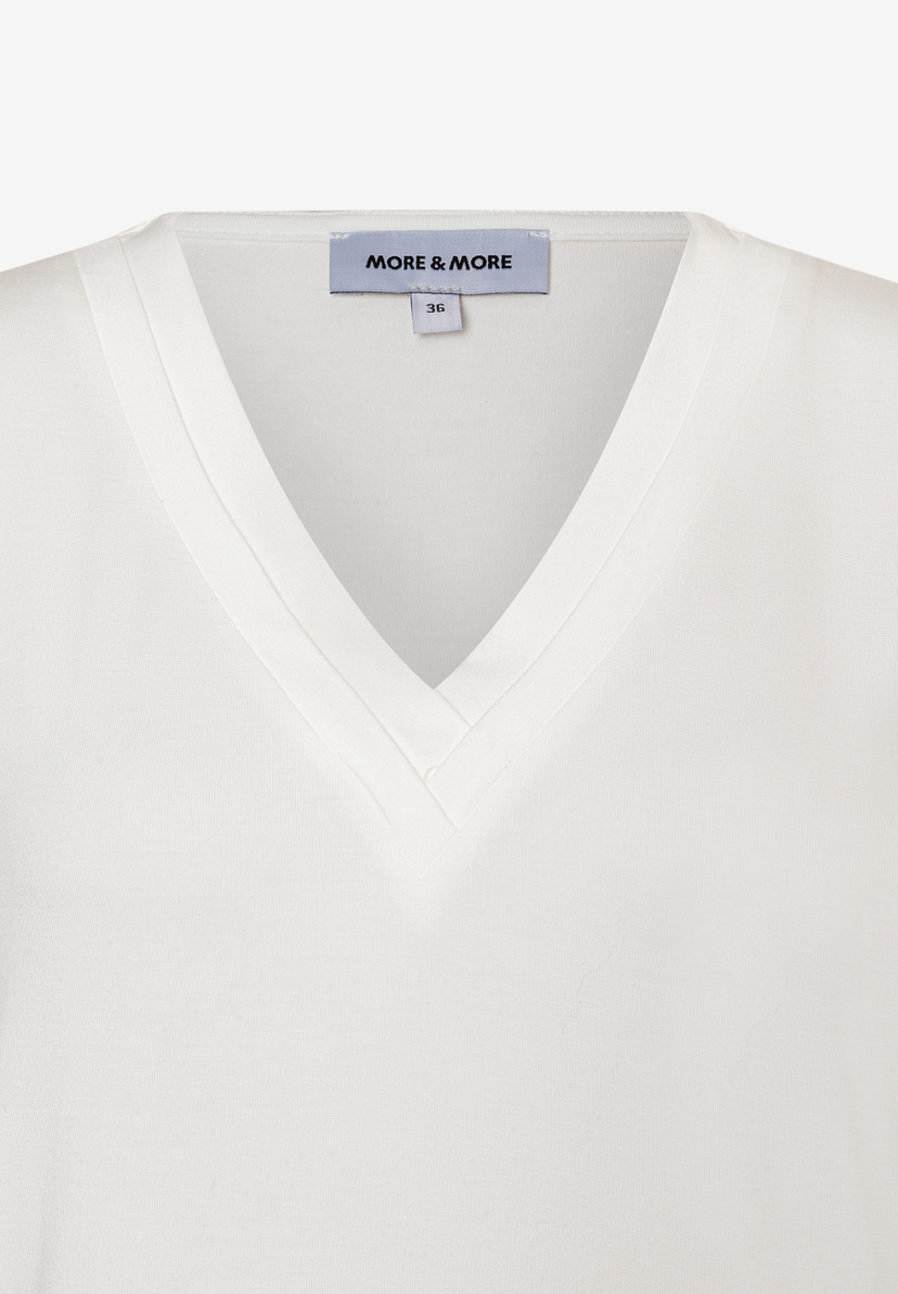 MORE & MORE weißes T-Shirt aus Jersey mit V-Ausschnitt, angenehmer Tragekomfort, Gr. 36, Vorderseite MORE & MORE weißes T-Shirt aus Jersey mit V-Ausschnitt, angenehmer Tragekomfort, Gr. 36, Vorderseite