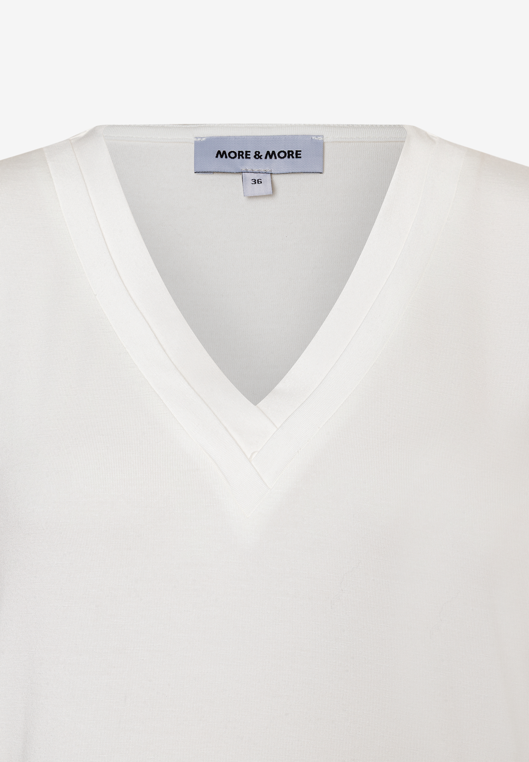 MORE & MORE weißes T-Shirt aus Jersey mit V-Ausschnitt, angenehmer Tragekomfort, Gr. 36, Vorderseite MORE & MORE weißes T-Shirt aus Jersey mit V-Ausschnitt, angenehmer Tragekomfort, Gr. 36, Vorderseite
