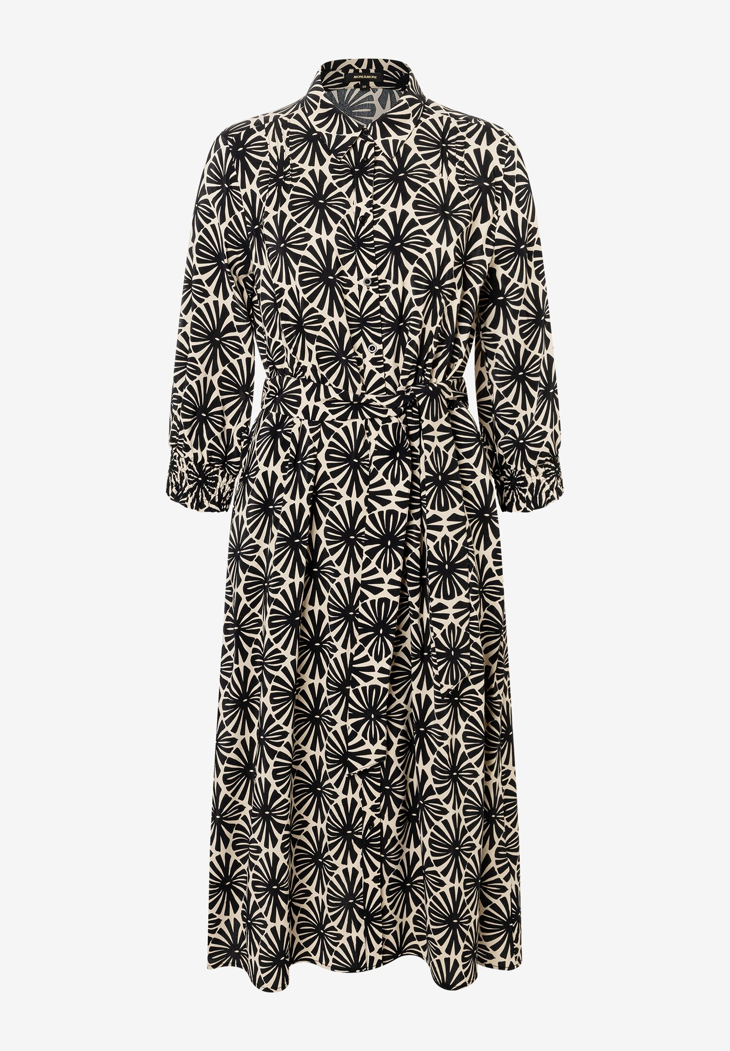 Ein MORE & MORE Kleid mit floralem Muster in Schwarz und Beige. Ein MORE & MORE Kleid mit floralem Muster in Schwarz und Beige.