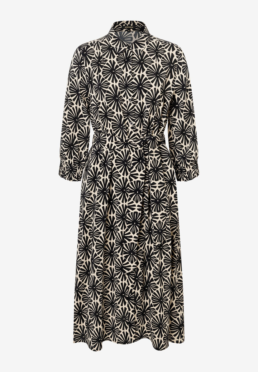 Ein MORE & MORE Kleid mit floralem Muster in Schwarz und Beige. Ein MORE & MORE Kleid mit floralem Muster in Schwarz und Beige.