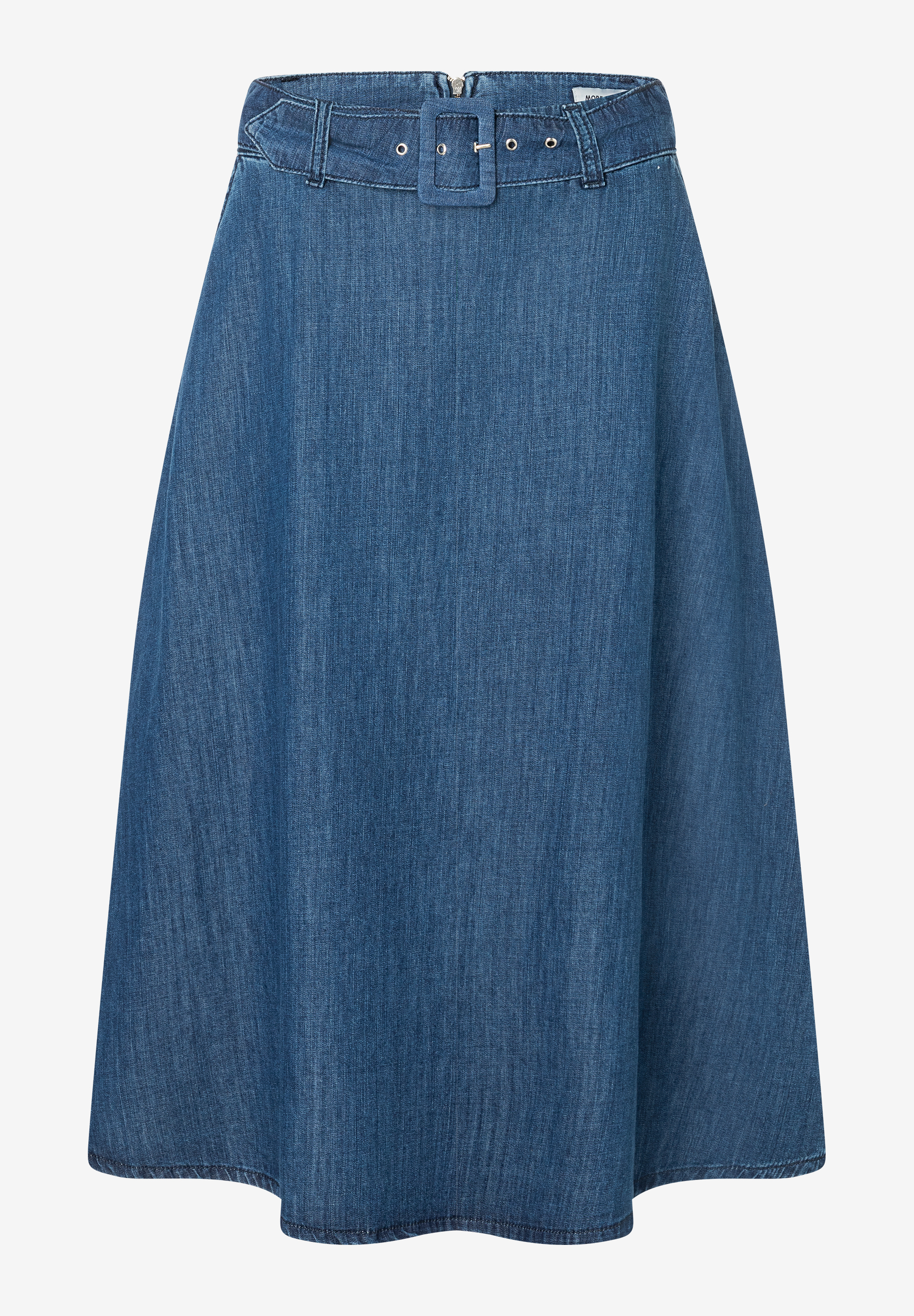 Ein blauer MORE & MORE Rock aus Denim mit Gürtel ist auf einem weißen Hintergrund zu sehen. Ein blauer MORE & MORE Rock aus Denim mit Gürtel ist auf einem weißen Hintergrund zu sehen.