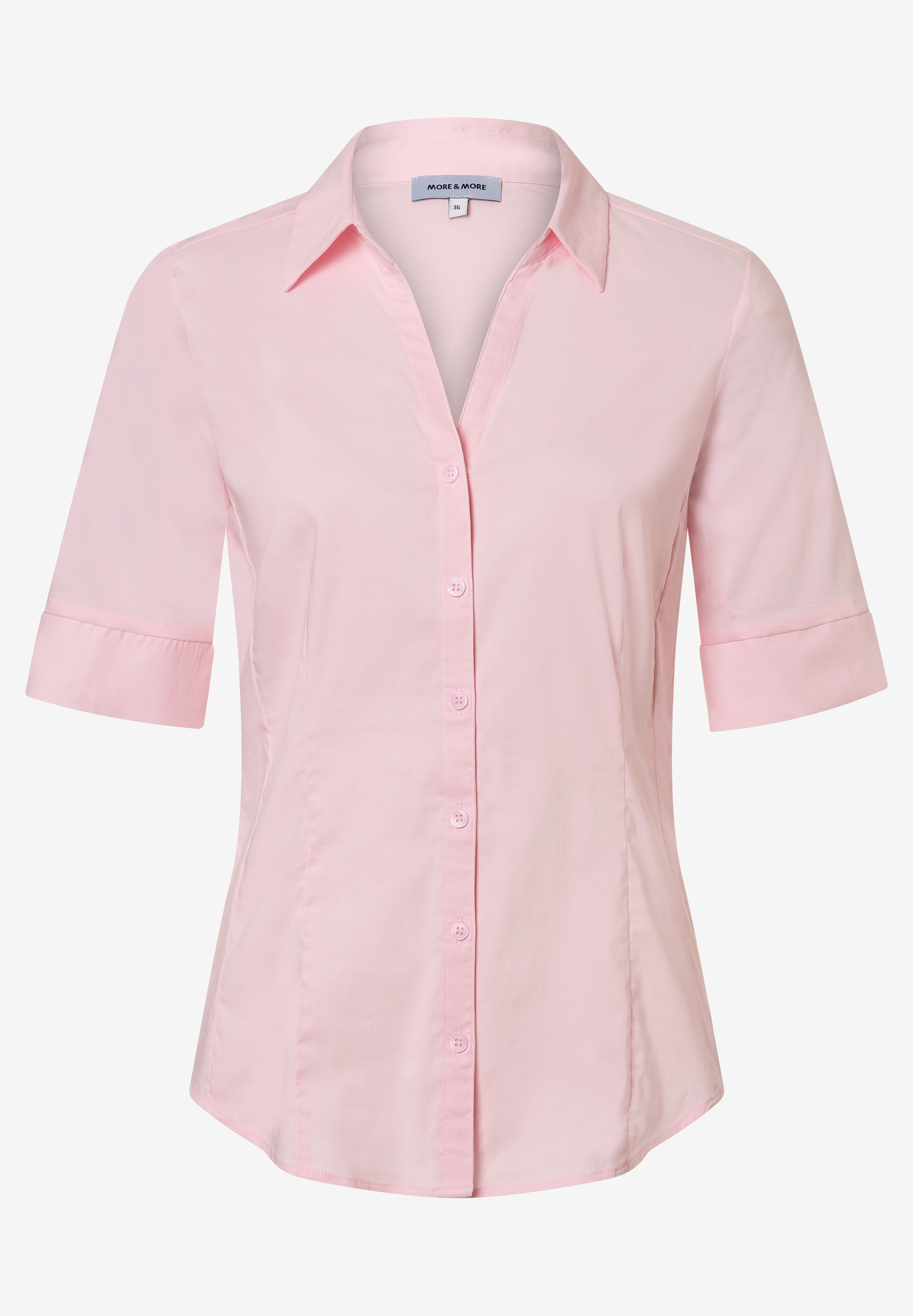 Eine hellrosa MORE & MORE Bluse mit Knopfleiste und kurzen Ärmeln. Eine hellrosa MORE & MORE Bluse mit Knopfleiste und kurzen Ärmeln.