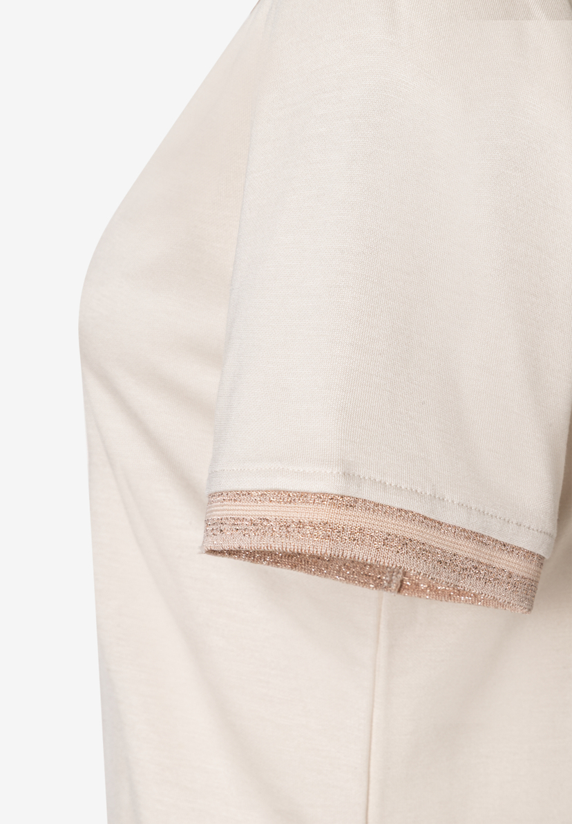 Nahaufnahme eines MORE & MORE Oberteils mit Jersey-Ärmel und elastischem, angenehmem Tragekomfort. Nahaufnahme eines MORE & MORE Oberteils mit Jersey-Ärmel und elastischem, angenehmem Tragekomfort.