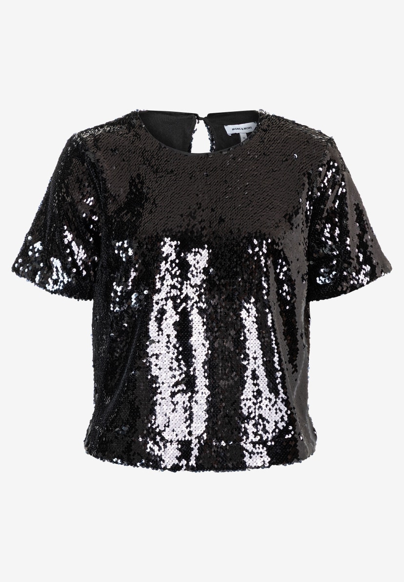 Eine schwarze Paillettenbluse von MORE & MORE mit kurzen Ärmeln vor einem weißen Hintergrund. Eine schwarze Paillettenbluse von MORE & MORE mit kurzen Ärmeln vor einem weißen Hintergrund.
