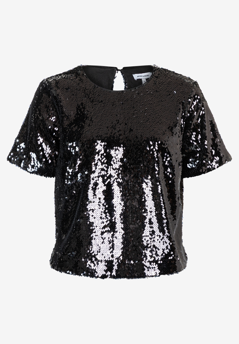 Eine schwarze Paillettenbluse von MORE & MORE mit kurzen Ärmeln vor einem weißen Hintergrund. Eine schwarze Paillettenbluse von MORE & MORE mit kurzen Ärmeln vor einem weißen Hintergrund.