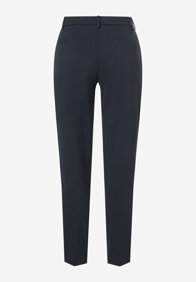 Eine MORE & MORE Hose aus Gabardine-Stretch, von vorne fotografiert. Eine MORE & MORE Hose aus Gabardine-Stretch, von vorne fotografiert.