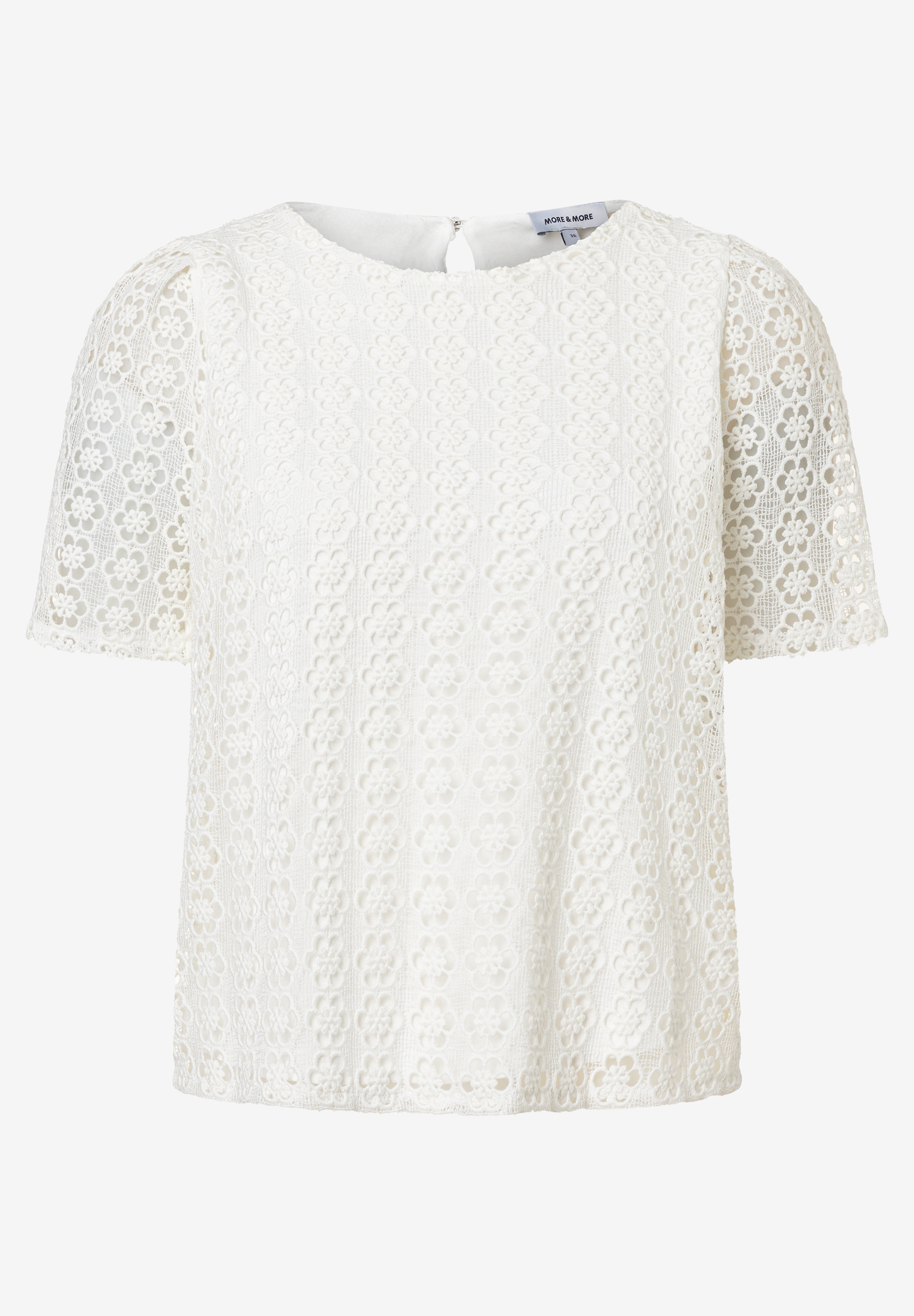 Eine weiße MORE & MORE Bluse mit kurzen Ärmeln und Spitzenmuster. Eine weiße MORE & MORE Bluse mit kurzen Ärmeln und Spitzenmuster.
