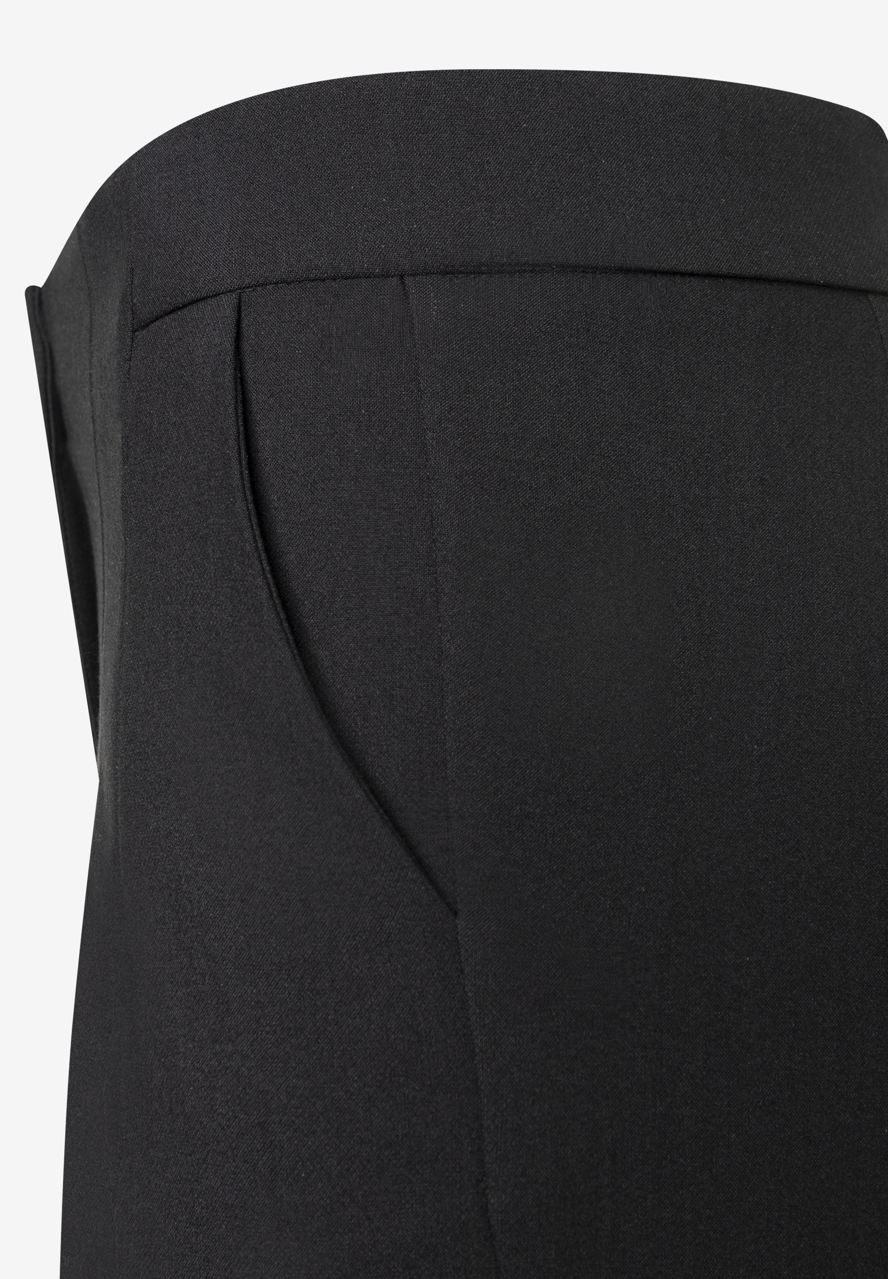 MORE & MORE schwarze Hose/Jeans, Detailaufnahme einer diagonalen Vordertasche mit Bund. MORE & MORE schwarze Hose/Jeans, Detailaufnahme einer diagonalen Vordertasche mit Bund.