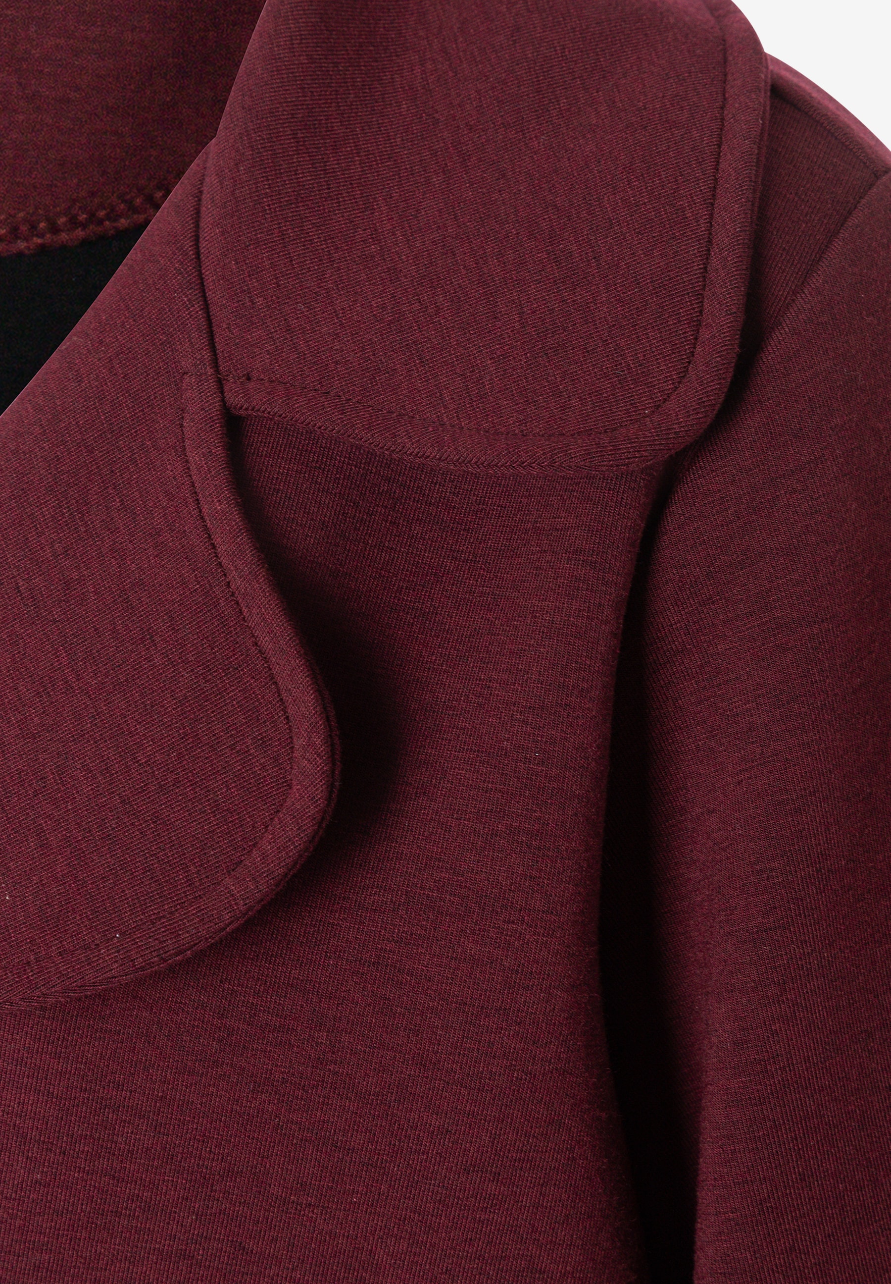 MORE & MORE Damenshirt aus bordeauxrotem Doubleface-Jersey mit weichem Griff. Der Kragen ist abgerundet. MORE & MORE Damenshirt aus bordeauxrotem Doubleface-Jersey mit weichem Griff. Der Kragen ist abgerundet.