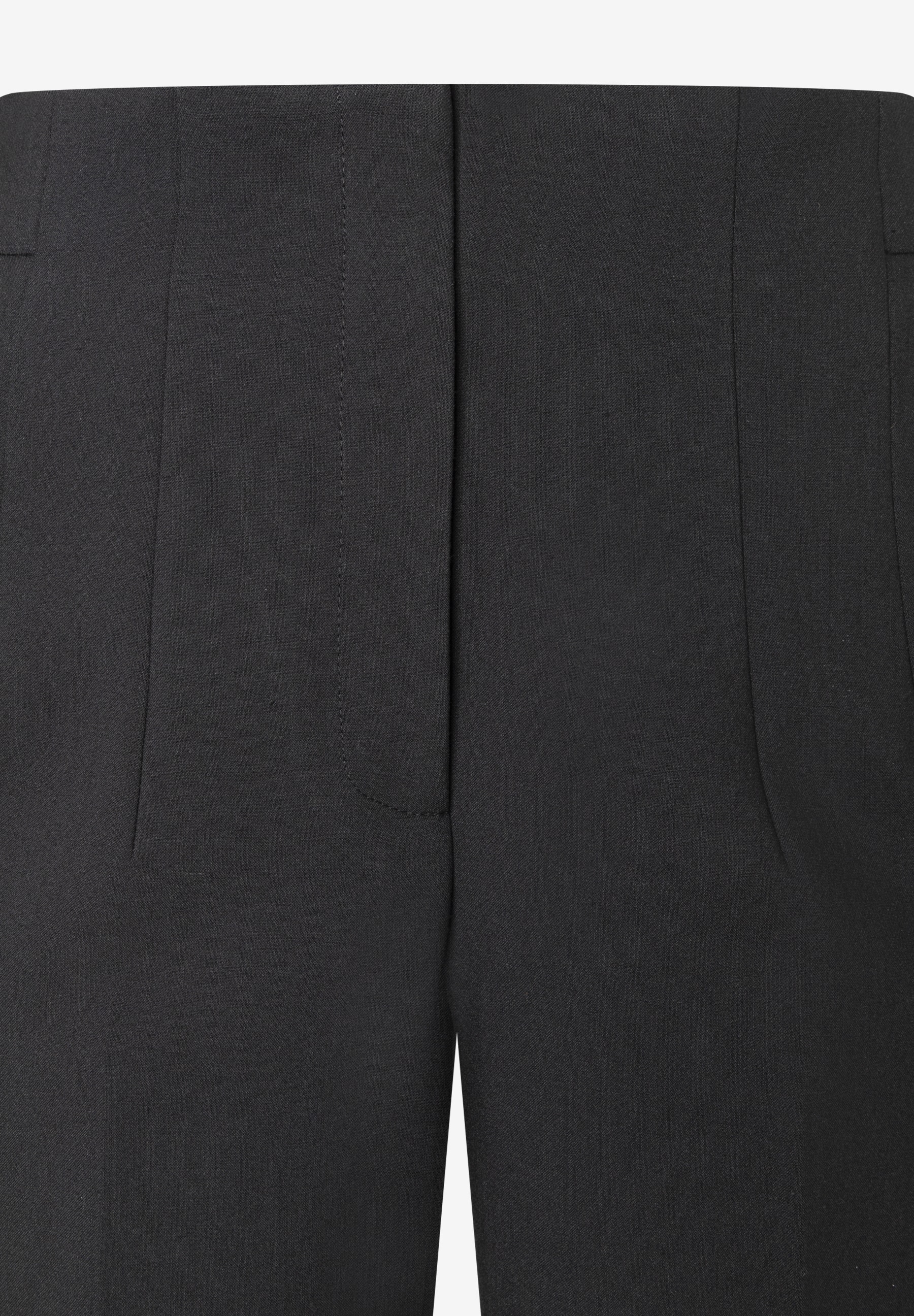 MORE & MORE schwarze Business-Hose im Detail, Nahaufnahme des Taillenbereichs mit verdecktem Reißverschluss. MORE & MORE schwarze Business-Hose im Detail, Nahaufnahme des Taillenbereichs mit verdecktem Reißverschluss.