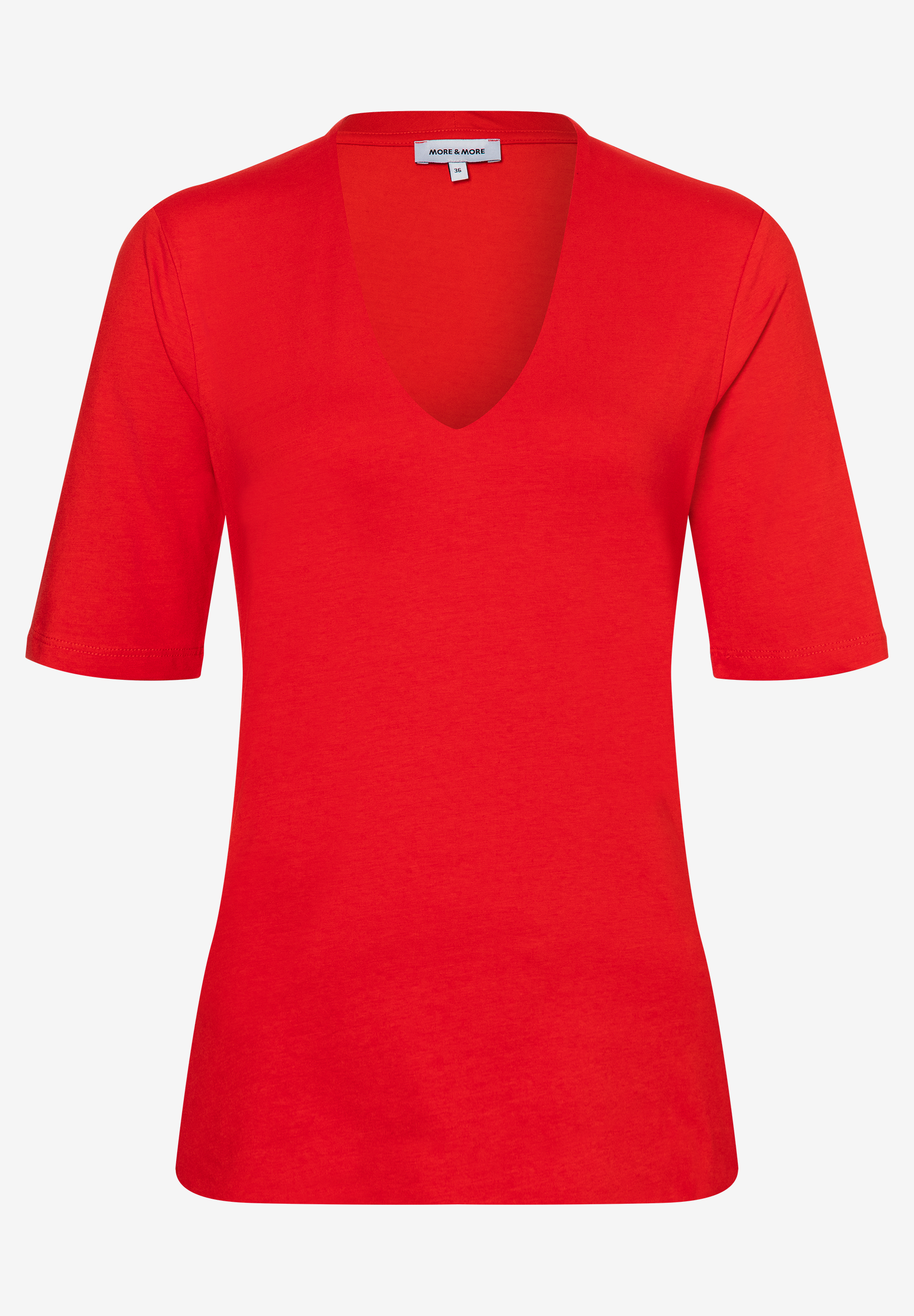 Ein rotes, elastisches MORE & MORE Jersey-T-Shirt mit V-Ausschnitt und bequemer Passform. Ein rotes, elastisches MORE & MORE Jersey-T-Shirt mit V-Ausschnitt und bequemer Passform.