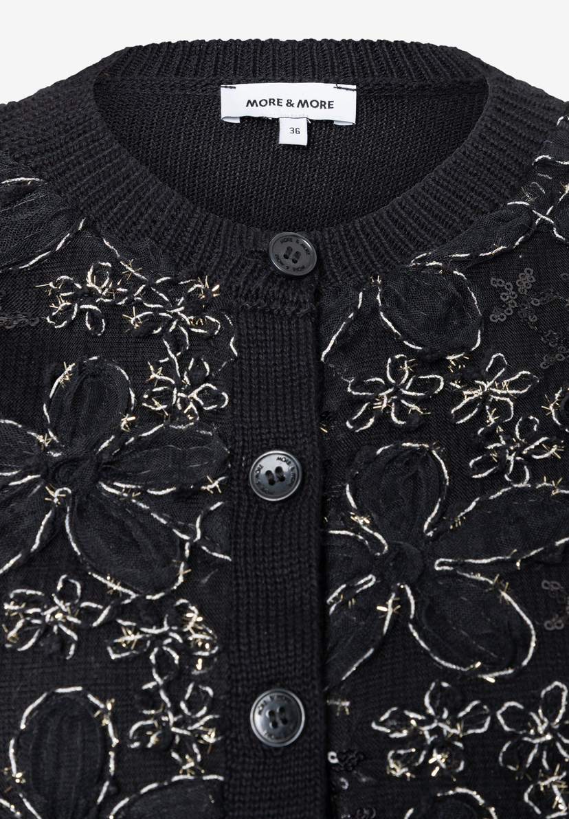MORE & MORE schwarzer Cardigan, Pullover & Strick mit gestickten Blumen, silbernen Pailletten und goldenen Perlen.