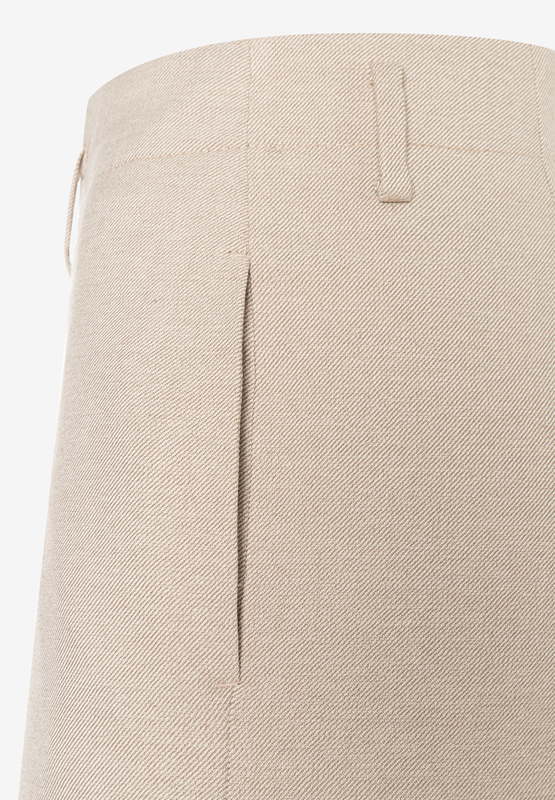 MORE & MORE Jeans aus fließender Viskosemischung in Beige, mit Falten und sichtbarer Naht für angenehmen Tragekomfort. MORE & MORE Jeans aus fließender Viskosemischung in Beige, mit Falten und sichtbarer Naht für angenehmen Tragekomfort.