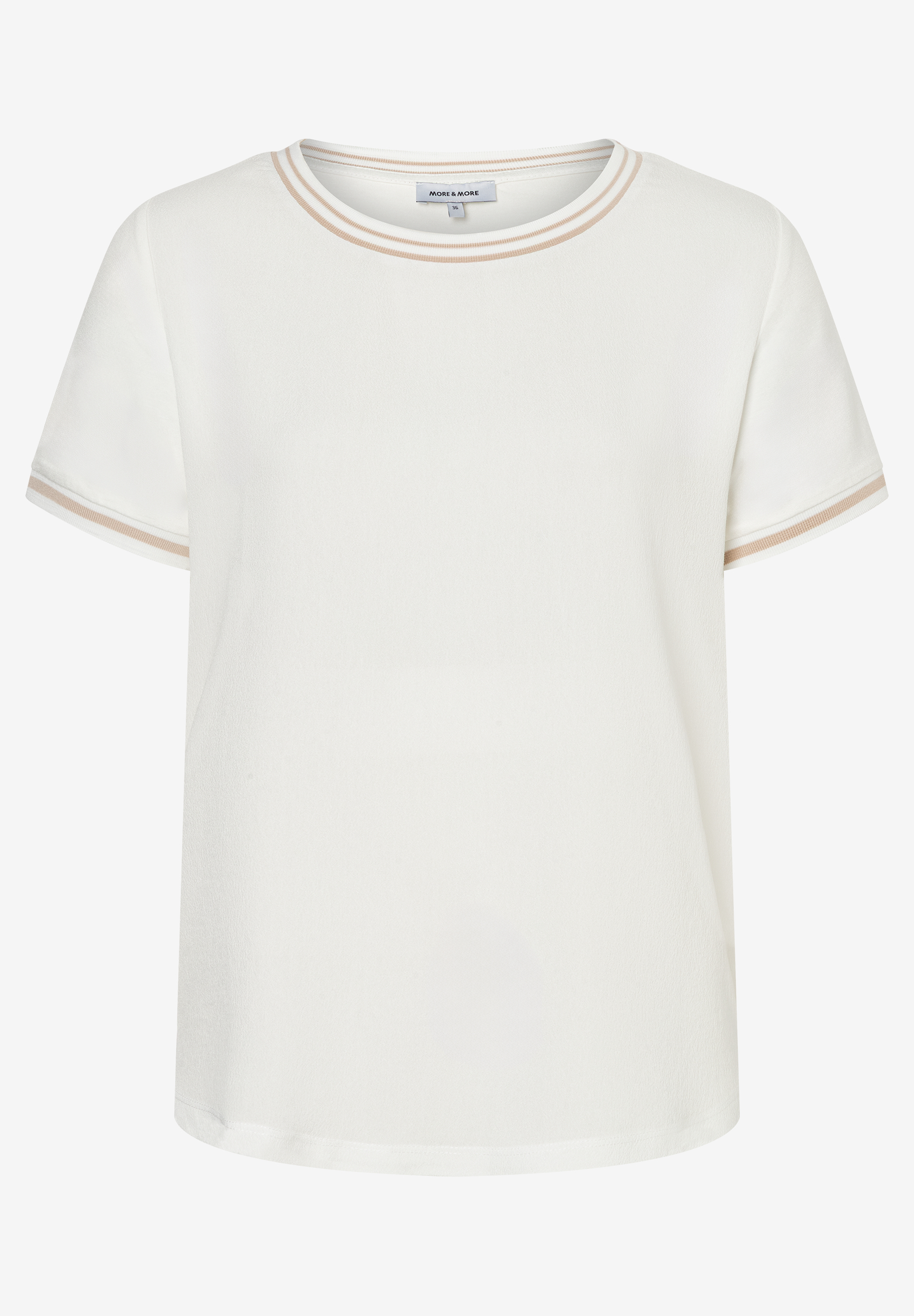 Ein weißes MORE & MORE T-Shirt mit kurzen Ärmeln und braunen Streifen am Ausschnitt und Ärmelenden. Ein weißes MORE & MORE T-Shirt mit kurzen Ärmeln und braunen Streifen am Ausschnitt und Ärmelenden.