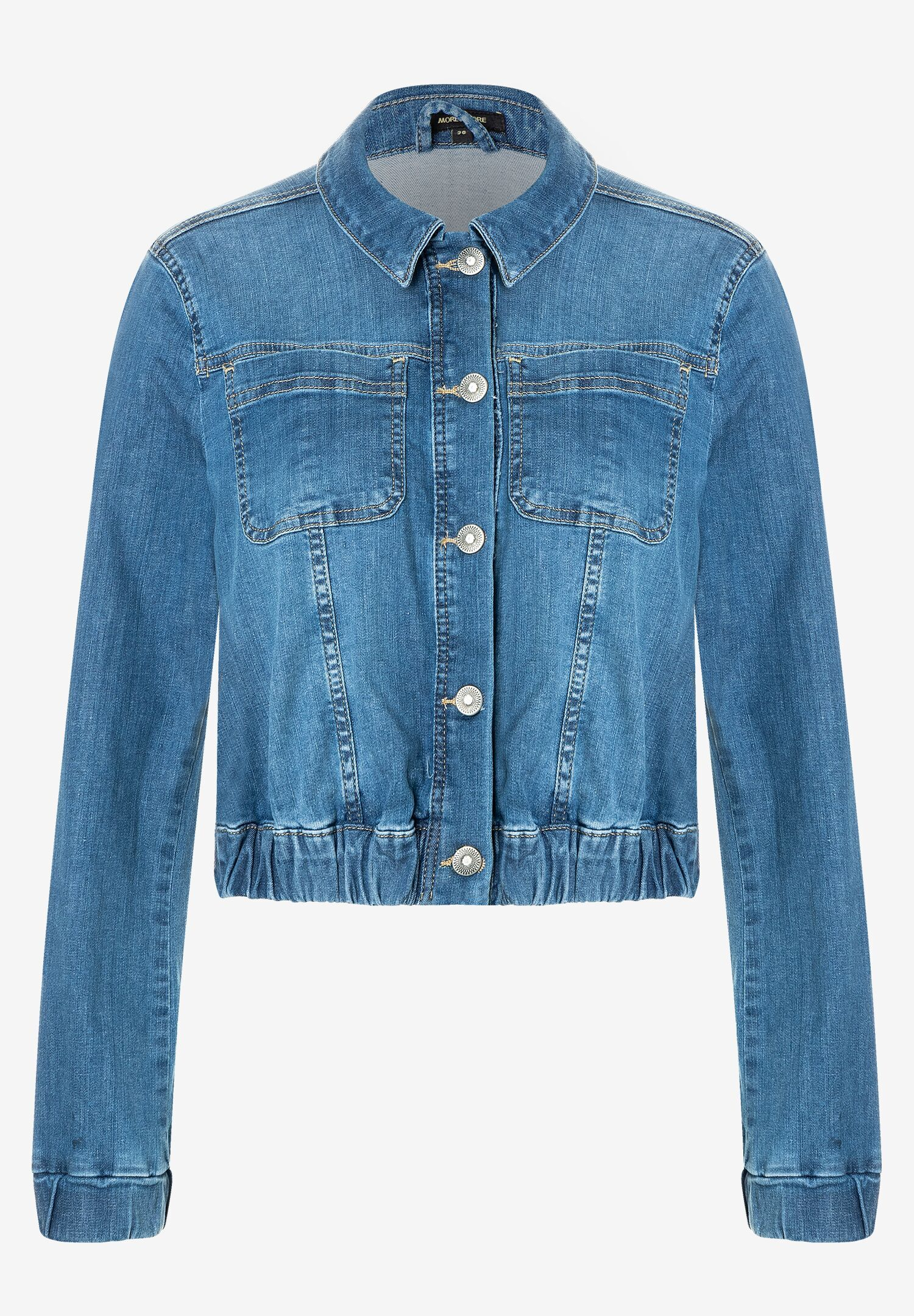 Eine blaue MORE & MORE Jeansjacke mit Knopfleiste und zwei Brusttaschen. Eine blaue MORE & MORE Jeansjacke mit Knopfleiste und zwei Brusttaschen.
