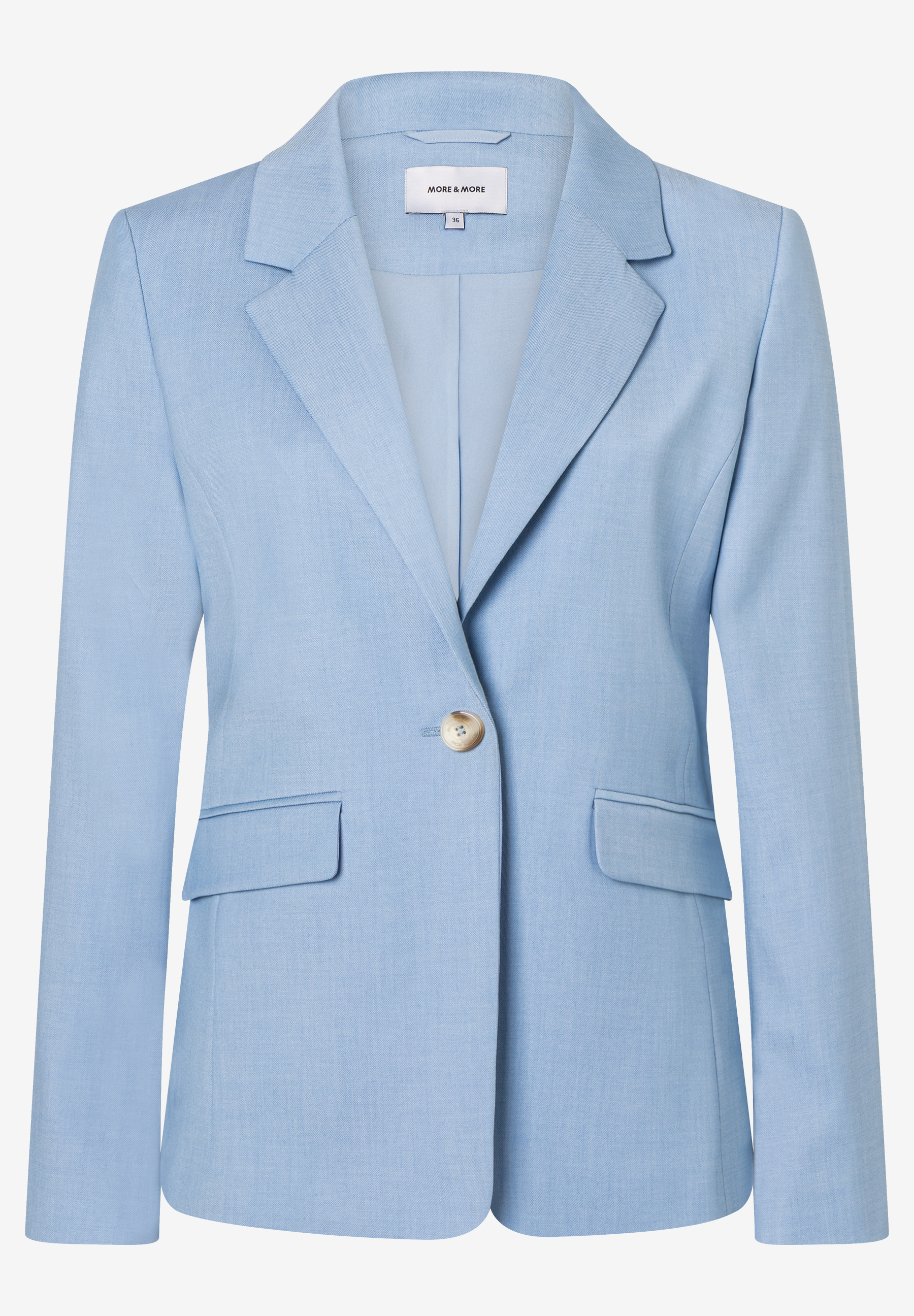 Ein hellblauer MORE & MORE Blazer mit Stretch-Anteil und Webware-Konstruktion, geschlossen mit einem beigefarbenen Knopf. Ein hellblauer MORE & MORE Blazer mit Stretch-Anteil und Webware-Konstruktion, geschlossen mit einem beigefarbenen Knopf.