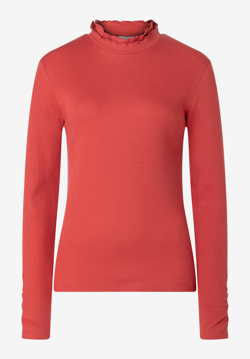 MORE & MORE Ripp-Shirt in Rot mit Rüschenkragen und langen Ärmeln auf hellem Hintergrund. MORE & MORE Ripp-Shirt in Rot mit Rüschenkragen und langen Ärmeln auf hellem Hintergrund.